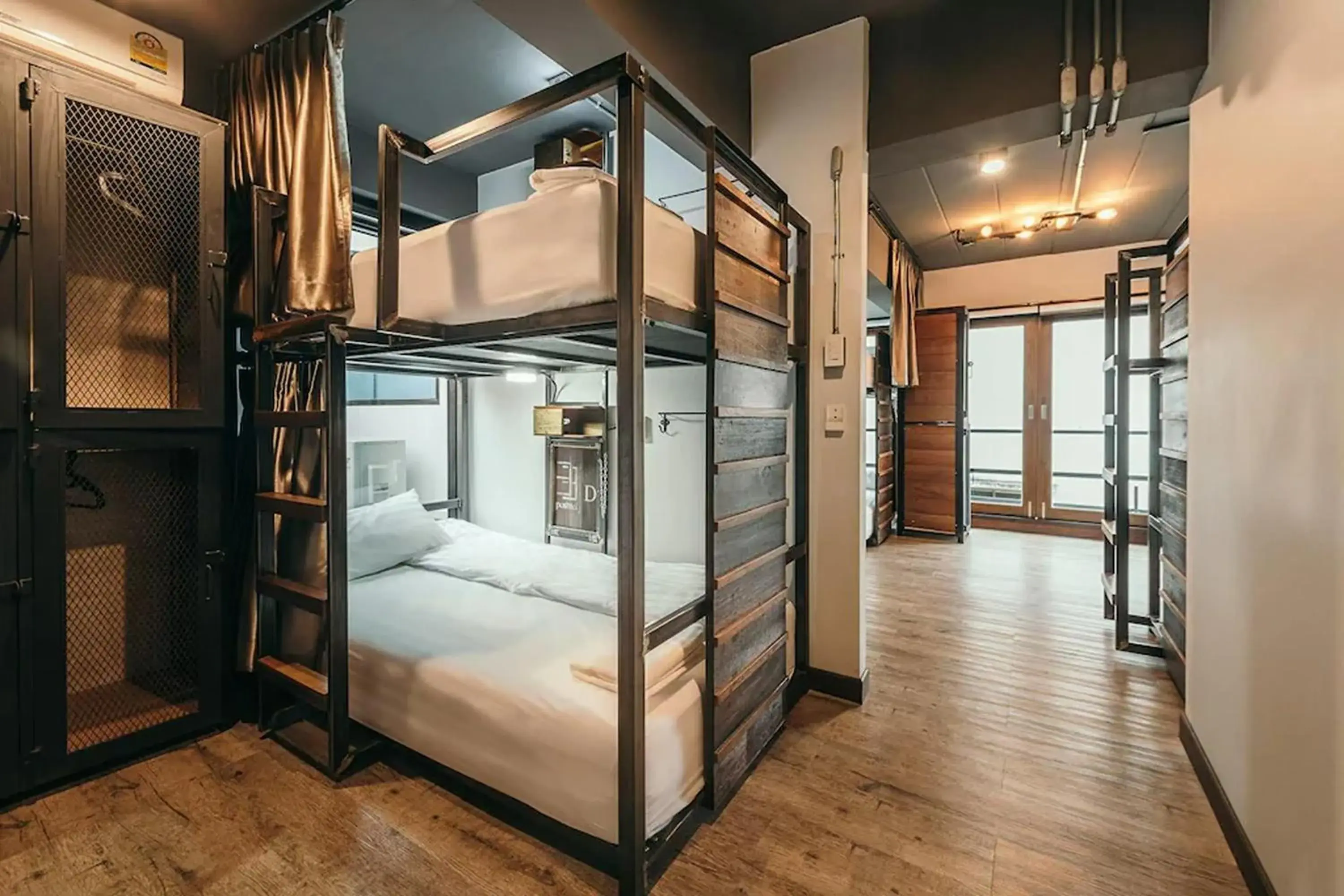 Family Room with Private Bathroom in 33 Poshtel Family Room with Private Bathroom in 33 Poshtel