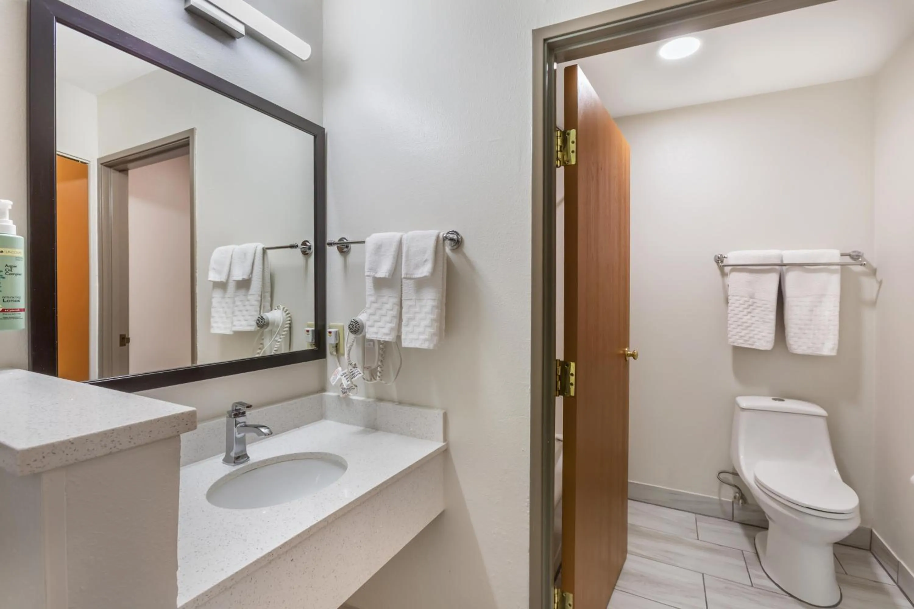Bathroom in Best Western Gold Poppy Inn