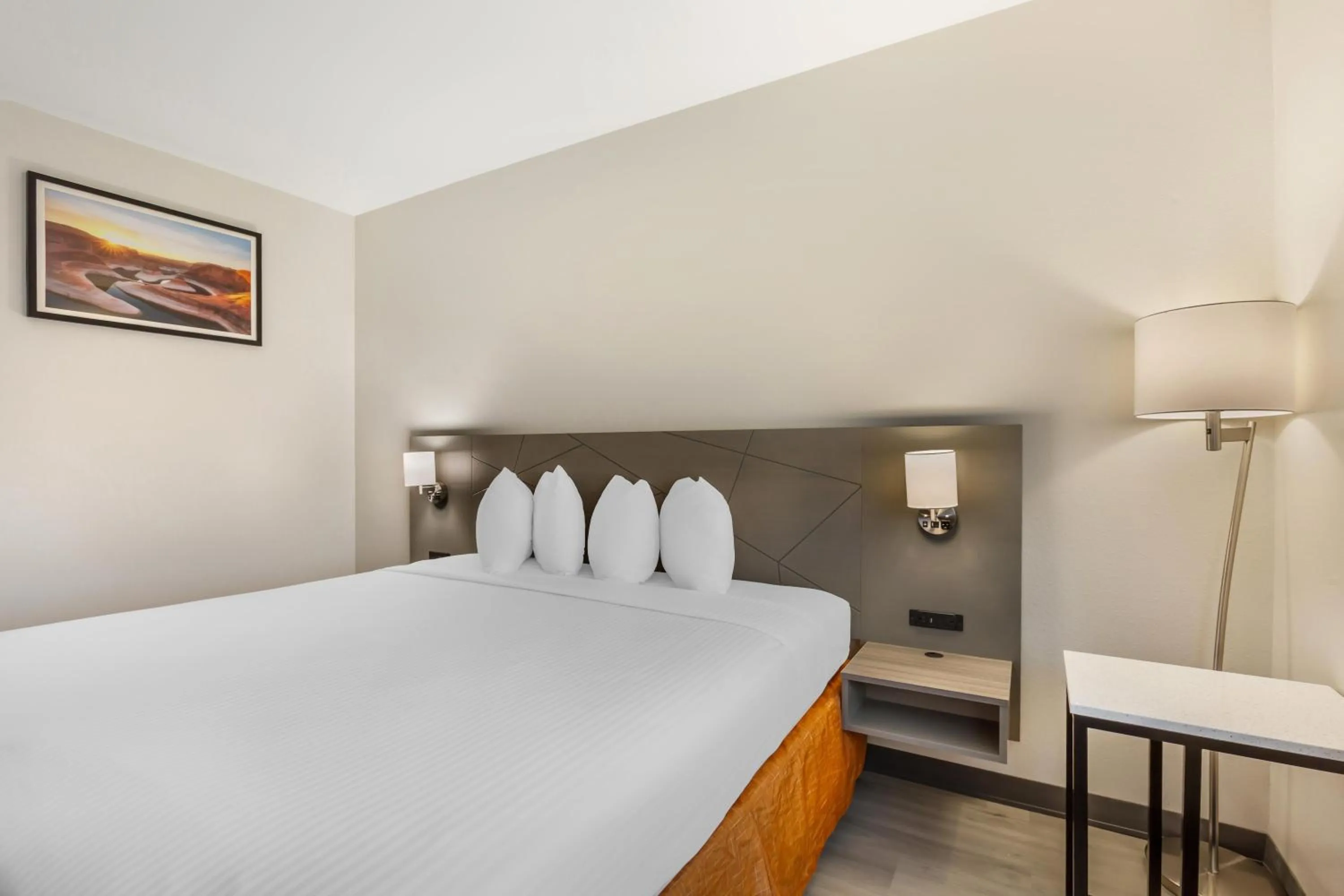 Bedroom, Bed in Best Western Gold Poppy Inn