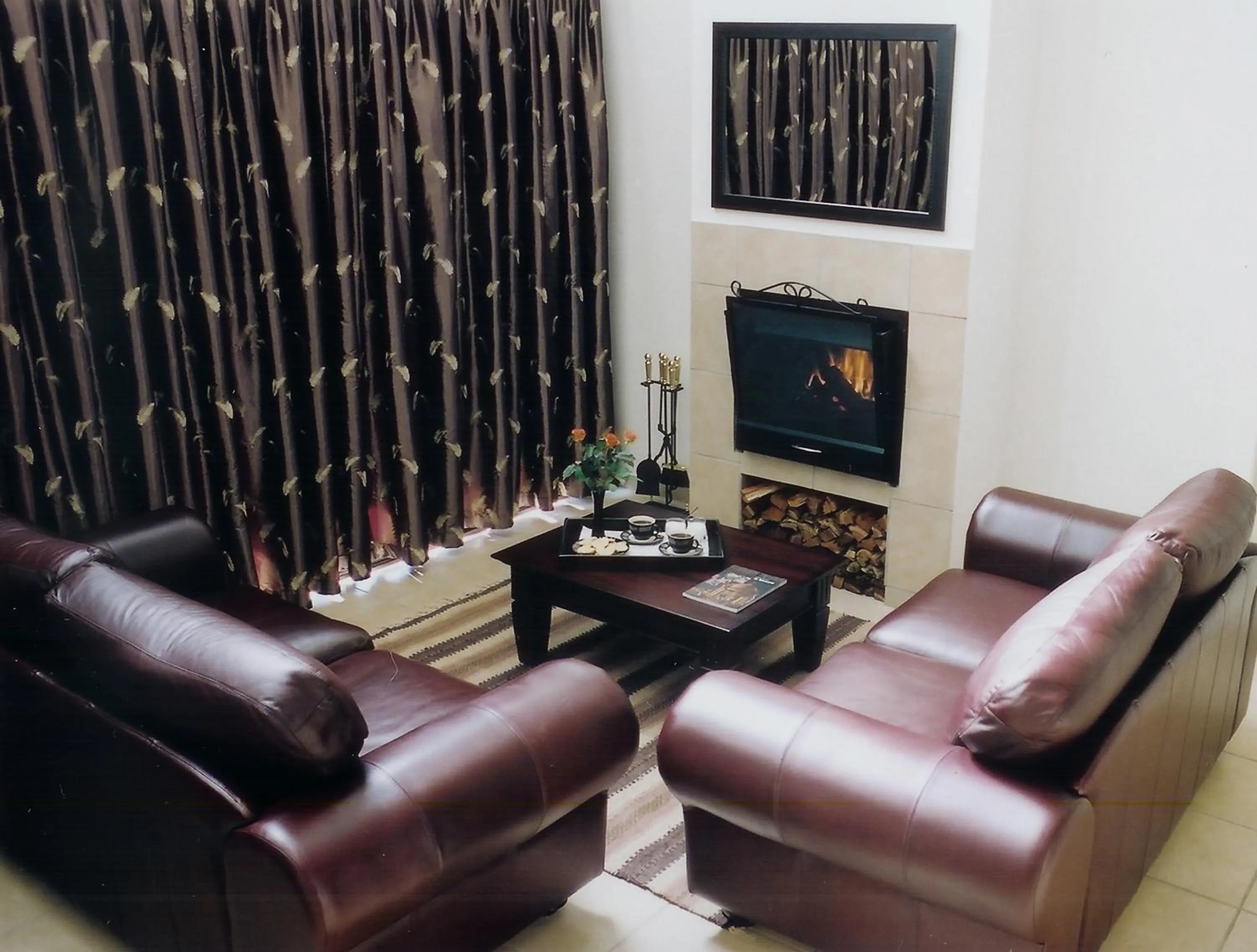 Living room in Falling Feather Inn