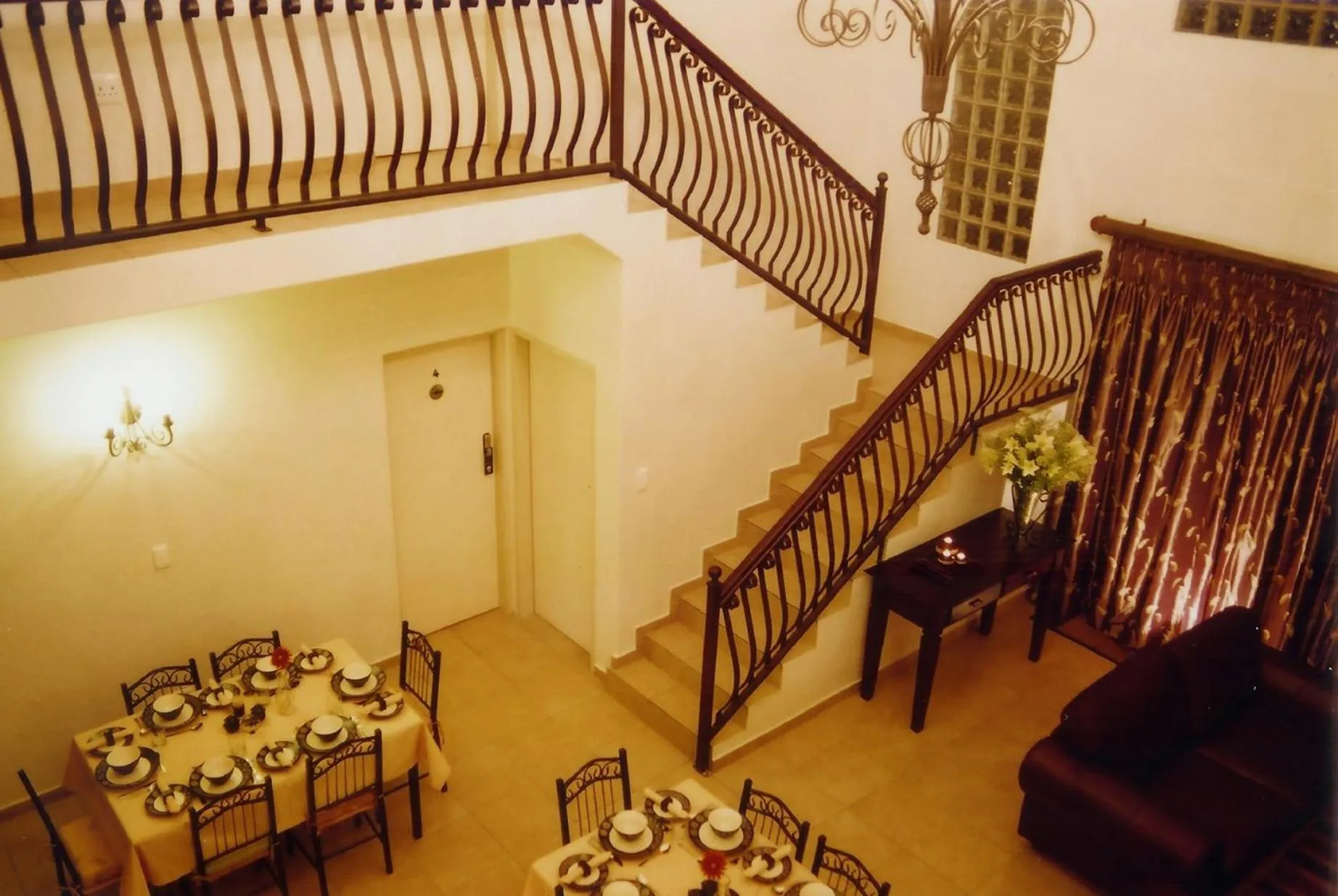 Dining area in Falling Feather Inn