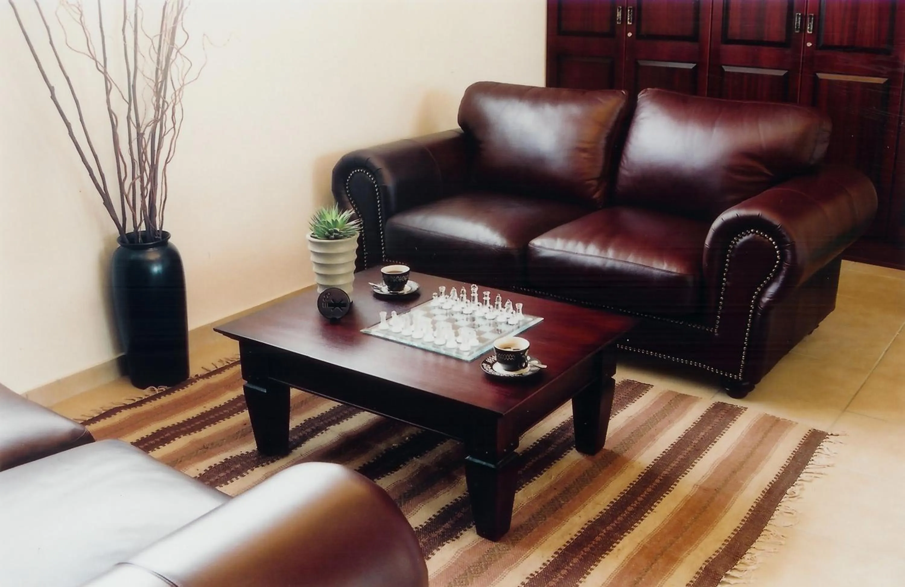 Living room in Falling Feather Inn