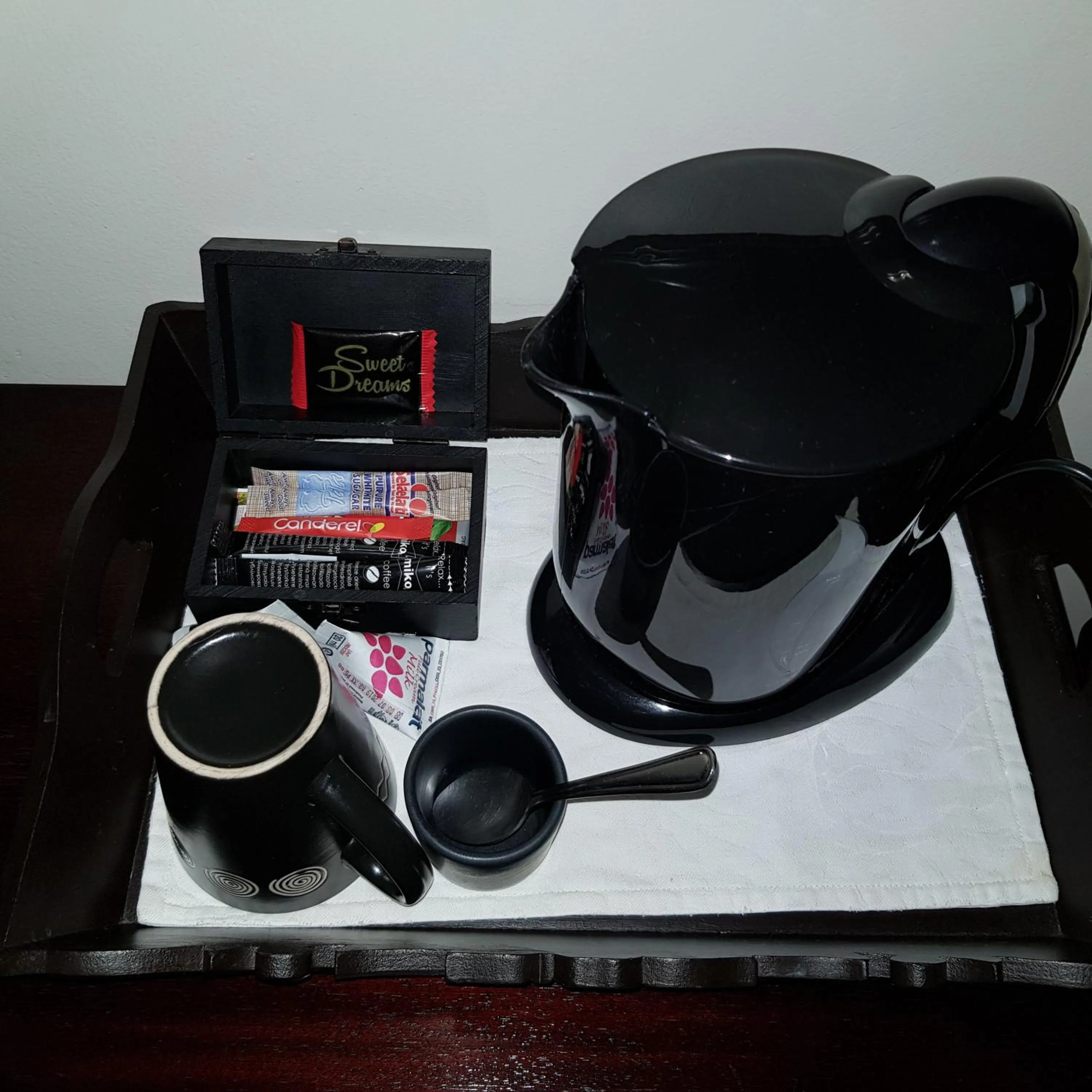 Coffee/tea facilities in Falling Feather Inn