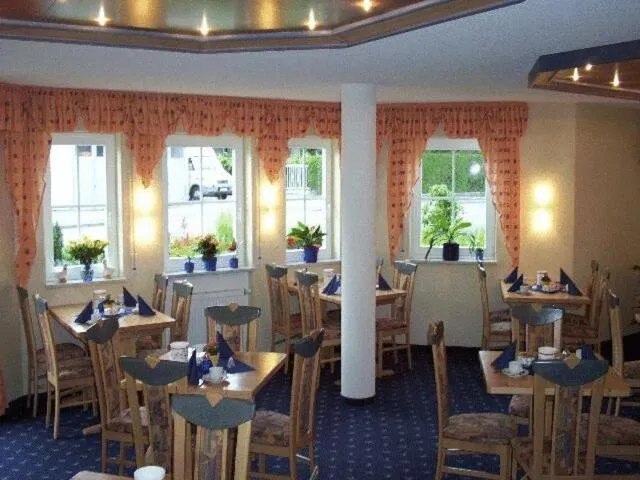 Restaurant/places to eat in Hotel Waldeck Garni