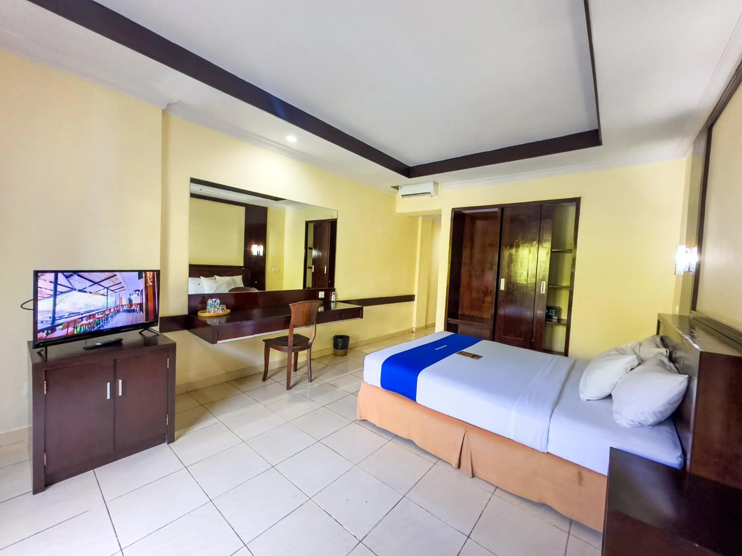 Bedroom, Bed in Champlung Mas Hotel Legian