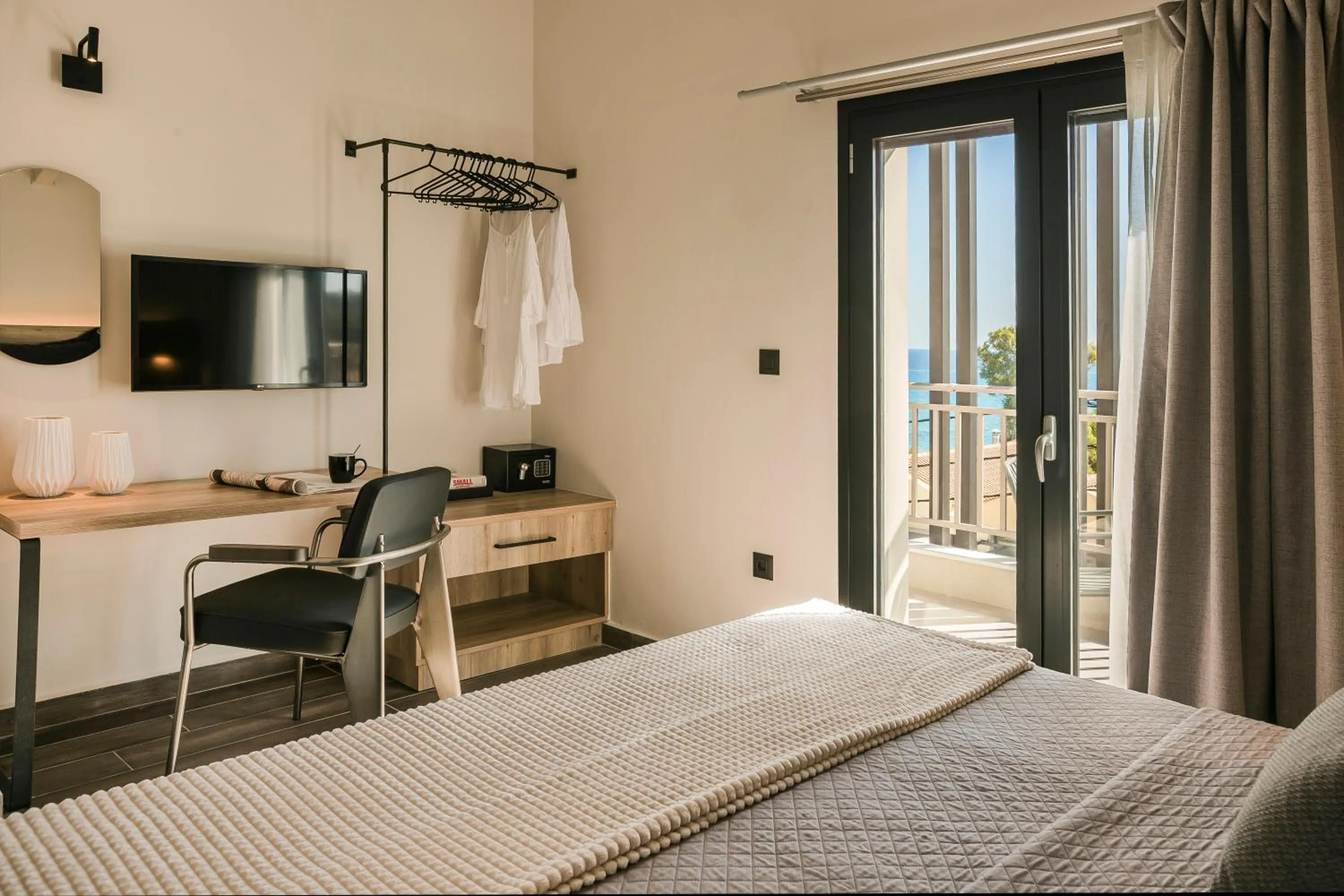 Bedroom, Bed in Skala Hotel