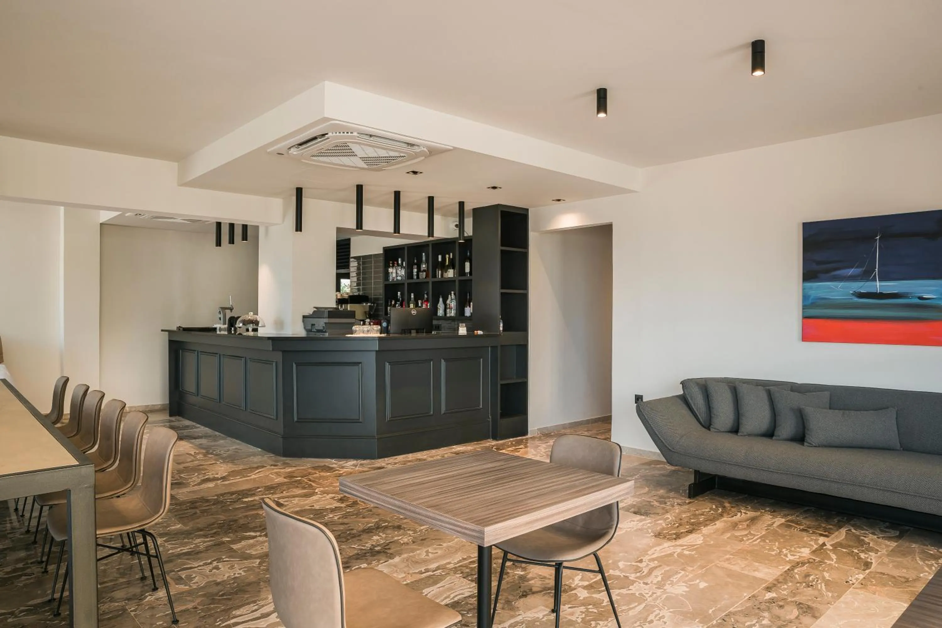 Restaurant/places to eat in Skala Hotel