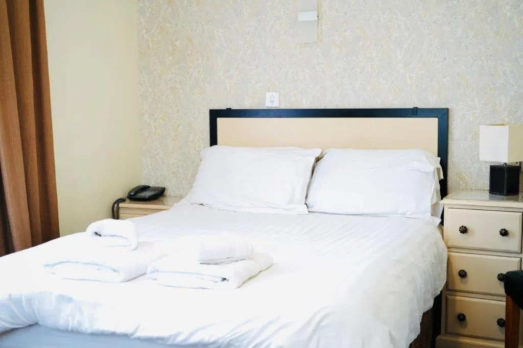 Bed in Deincourt Hotel