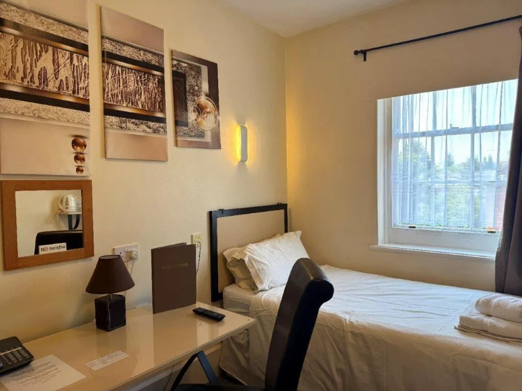 Bed in Deincourt Hotel