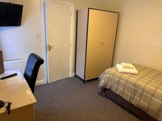 Bed in Deincourt Hotel