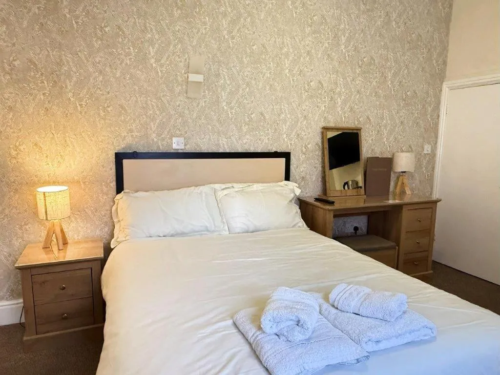 Bed in Deincourt Hotel