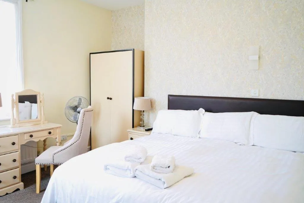 Bed in Deincourt Hotel