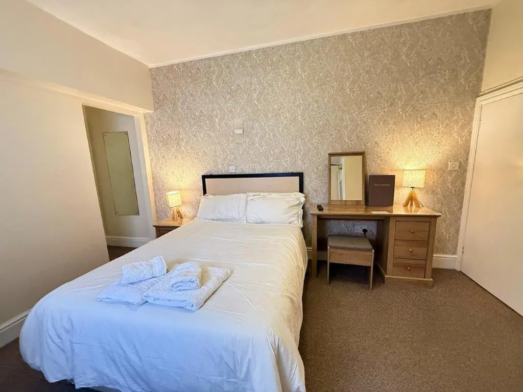 Bed in Deincourt Hotel