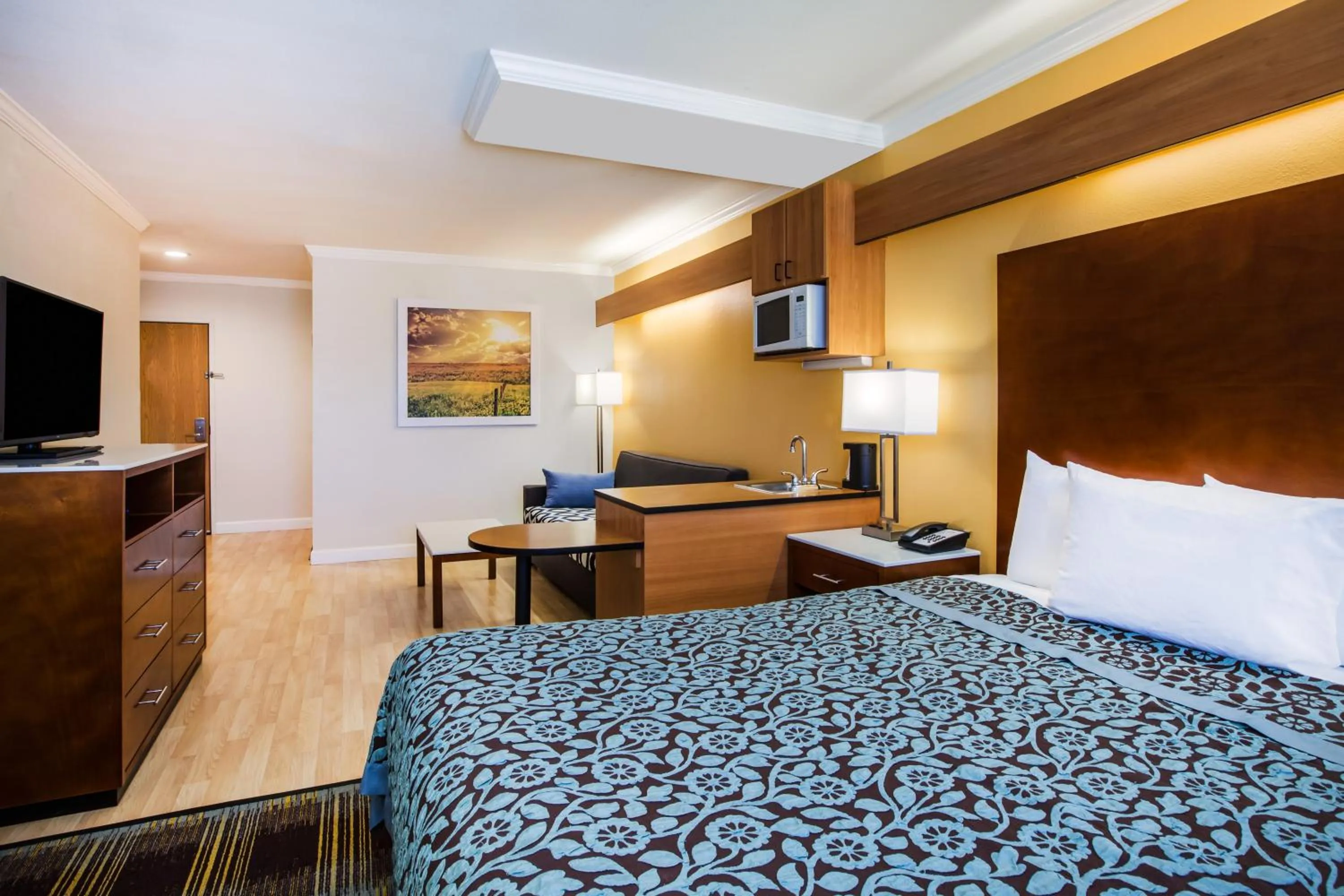 Bed in Days Inn & Suites by Wyndham Antioch