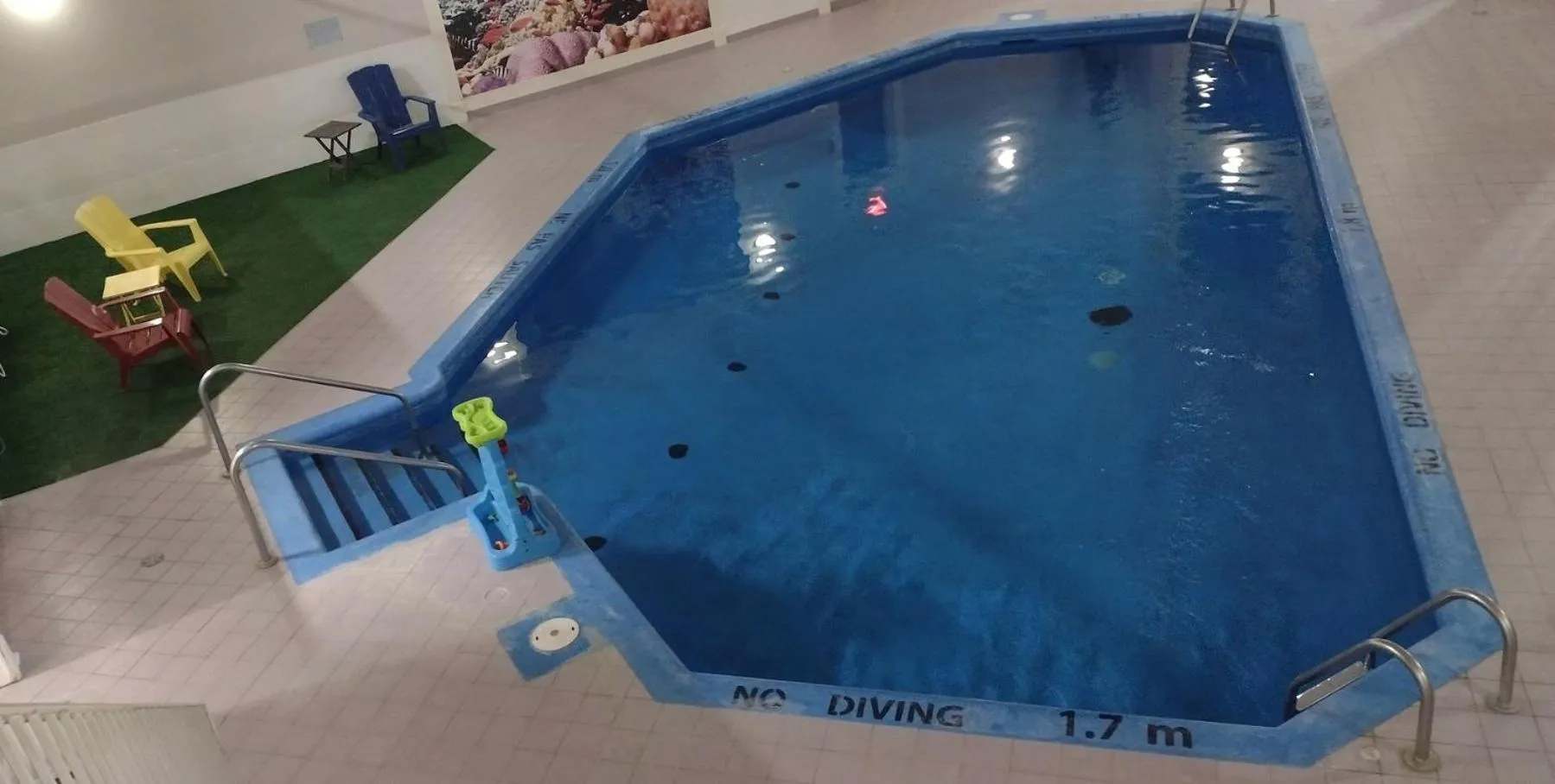 Swimming pool in Hotel Vacances Tremblant