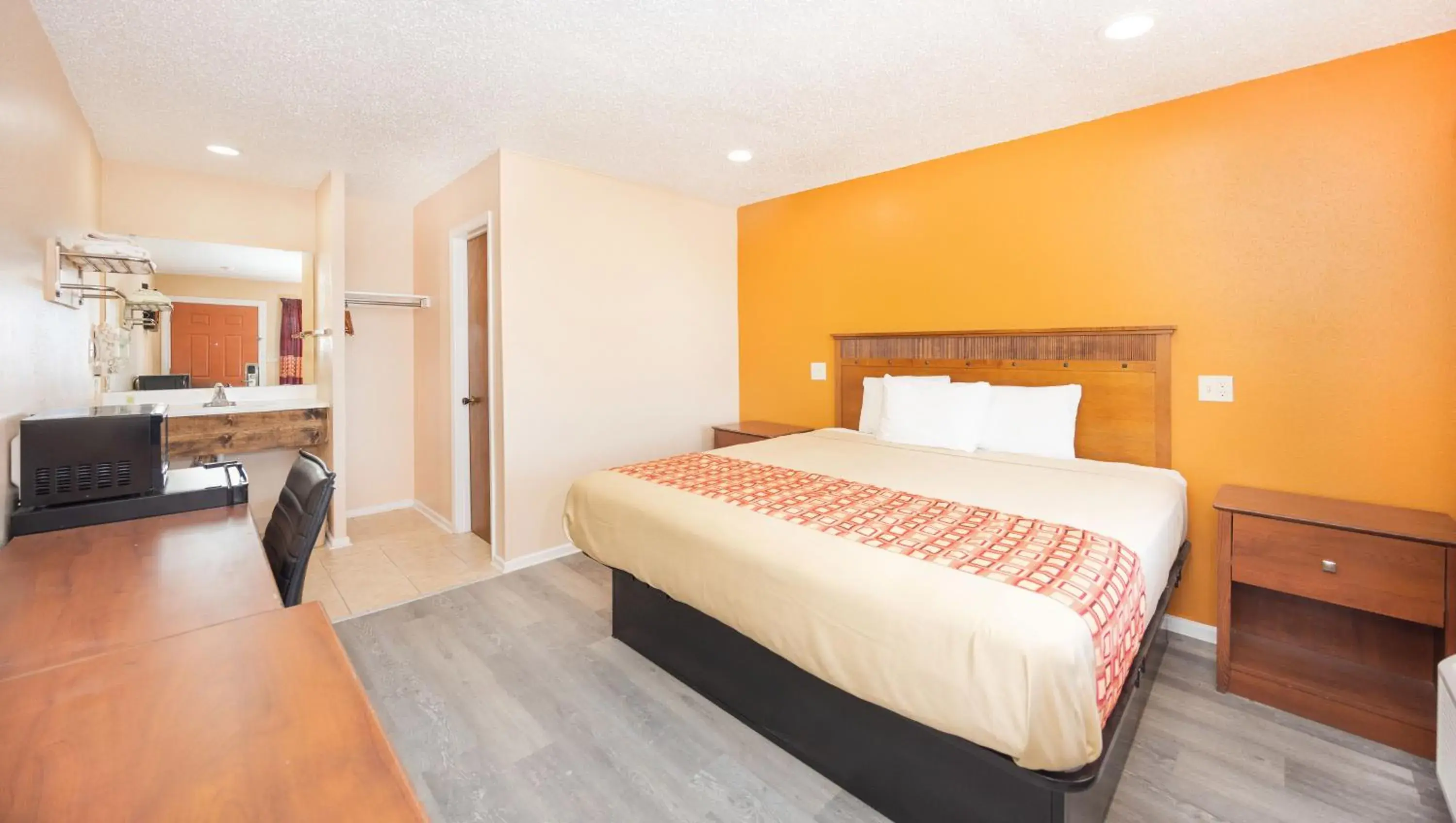 1 King Bed Non Smoking in Regency Inn Hondo 1 King Bed Non Smoking in Regency Inn Hondo