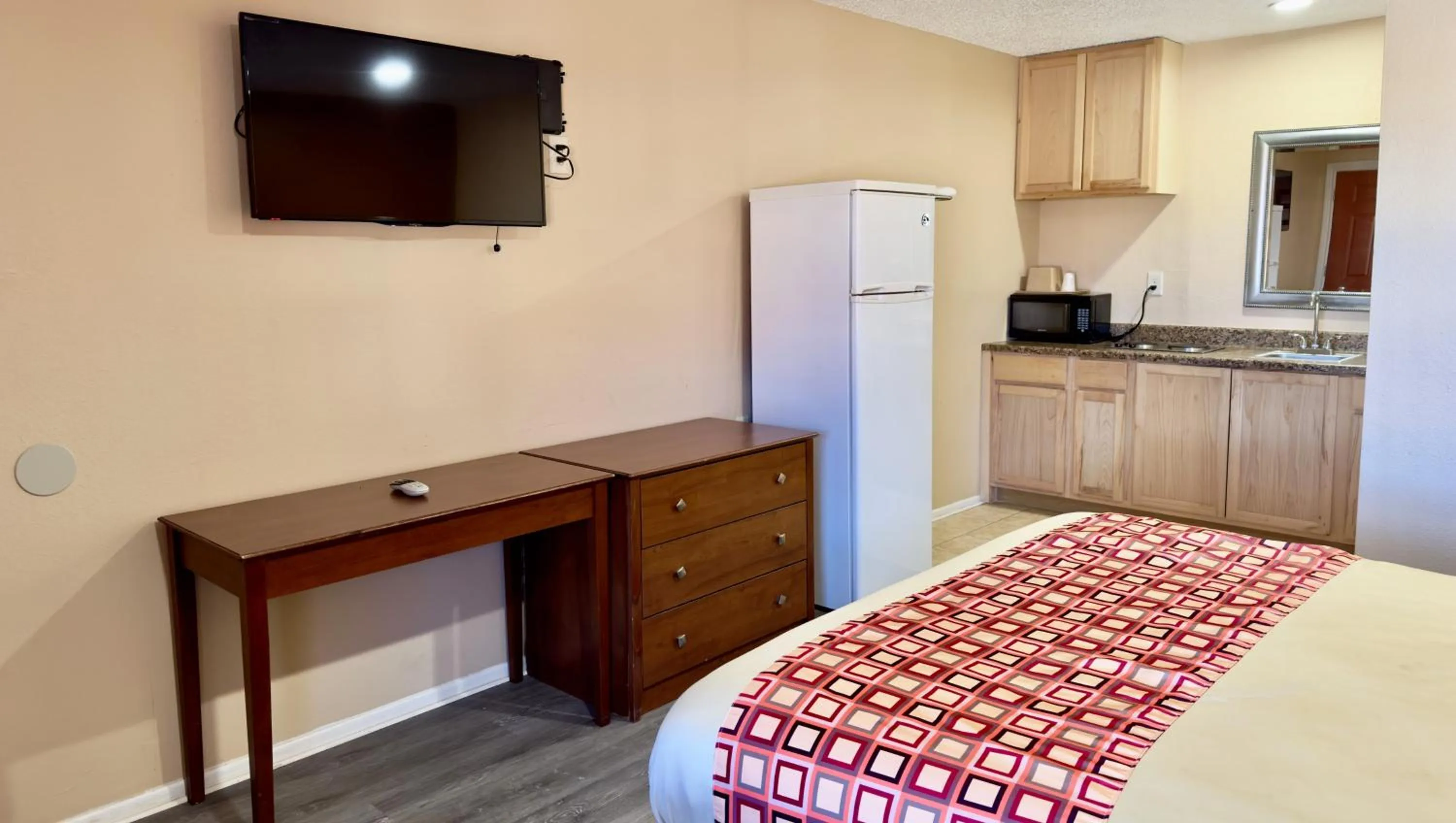 Bed in Regency Inn Hondo