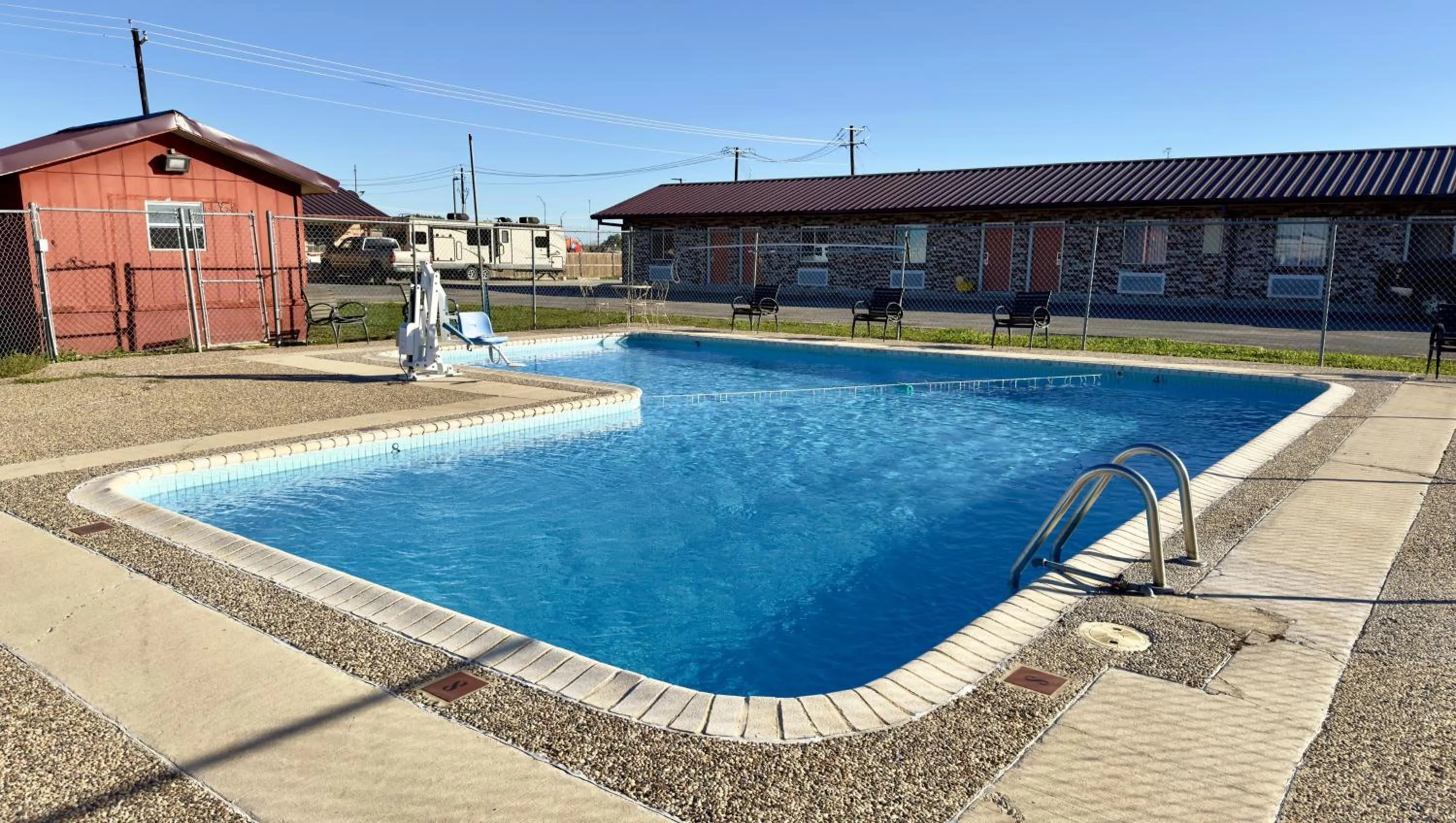 Swimming pool in Regency Inn Hondo