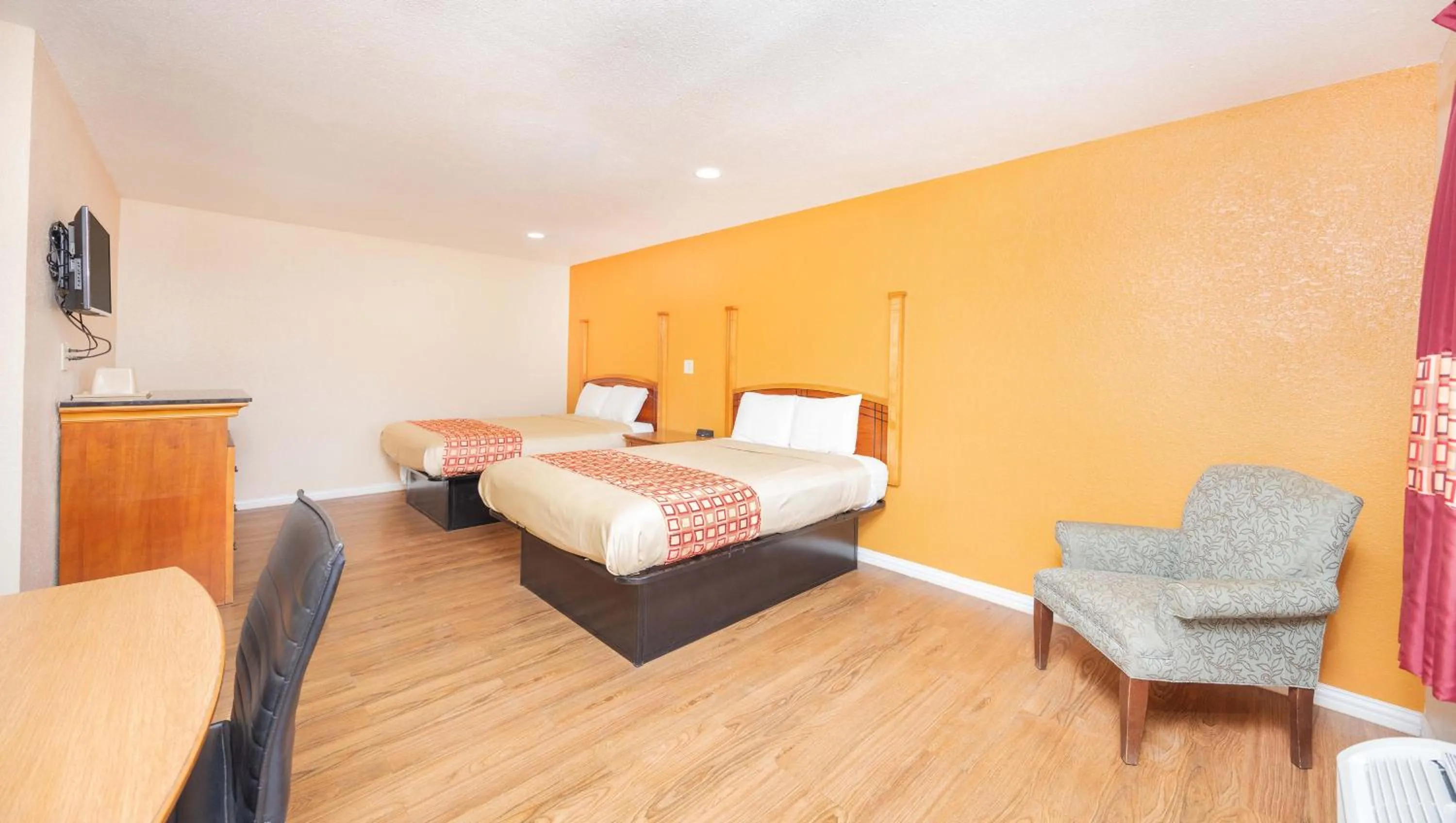 Photo of the whole room, Bed in Regency Inn Hondo