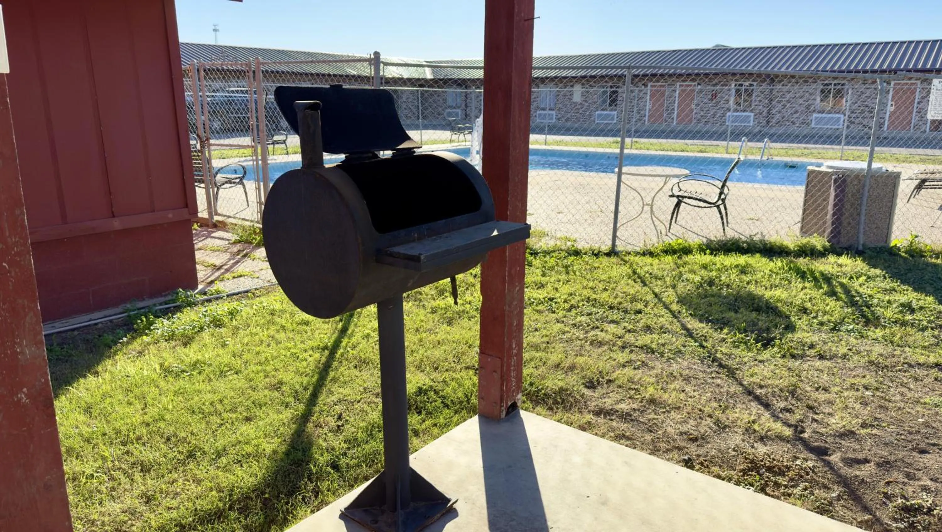 BBQ facilities in Regency Inn Hondo