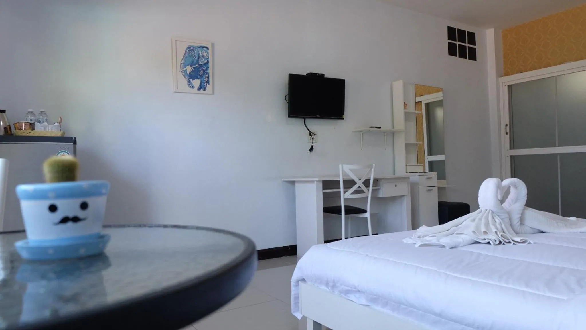 Bed in Ruen Aiyara Apartment