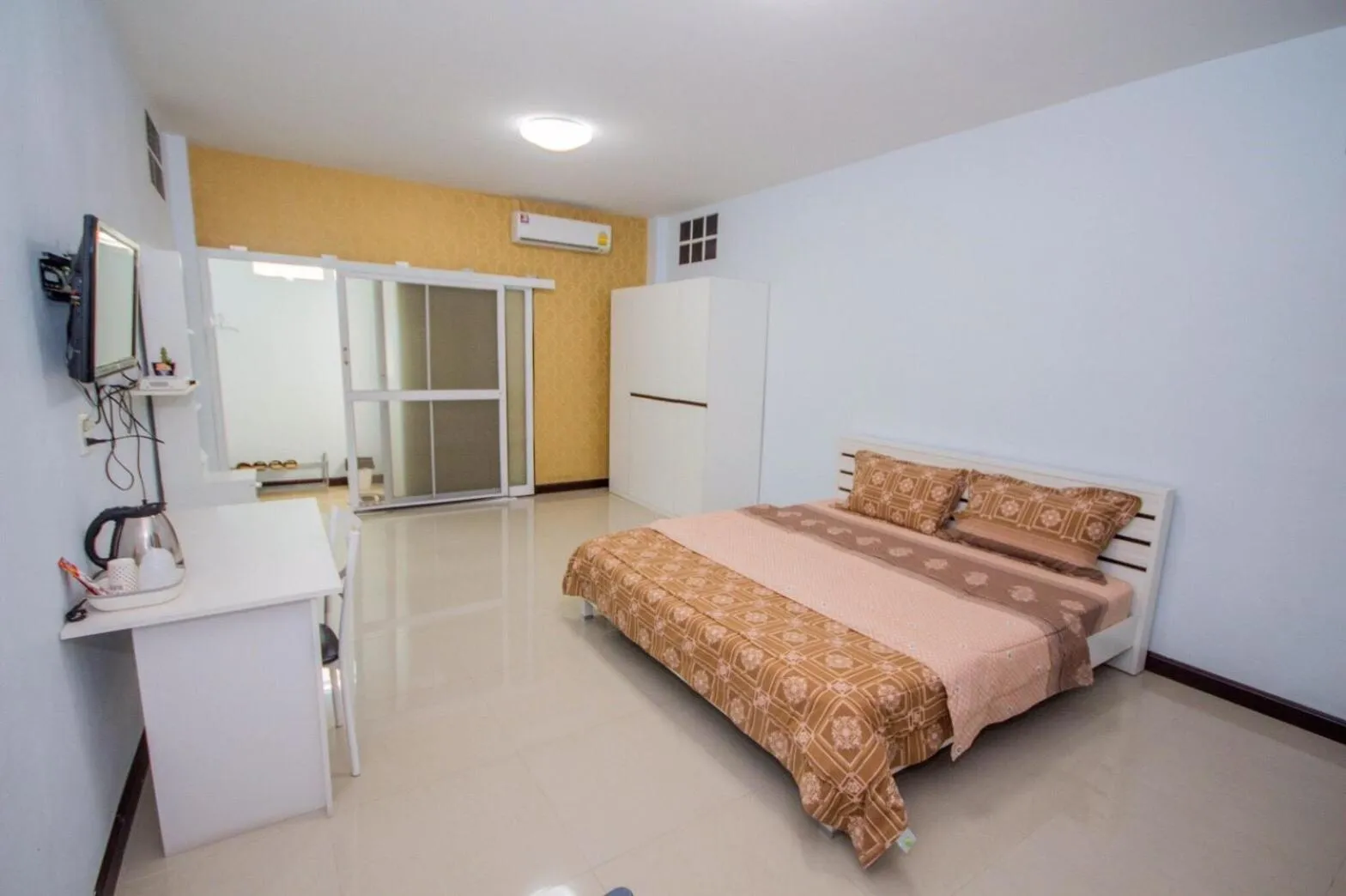 Bed in Ruen Aiyara Apartment