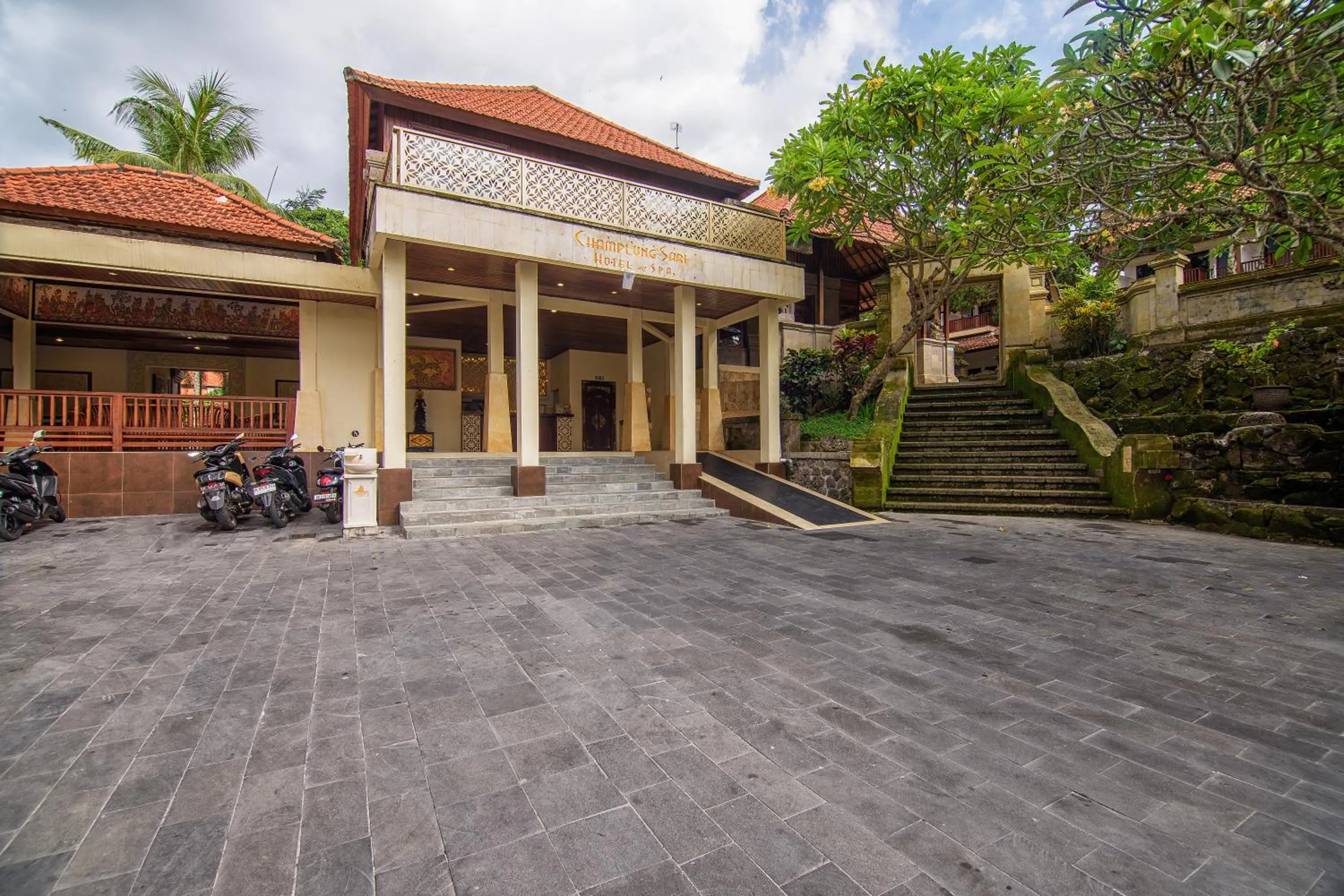 Parking in Champlung Sari Hotel and Spa Ubud