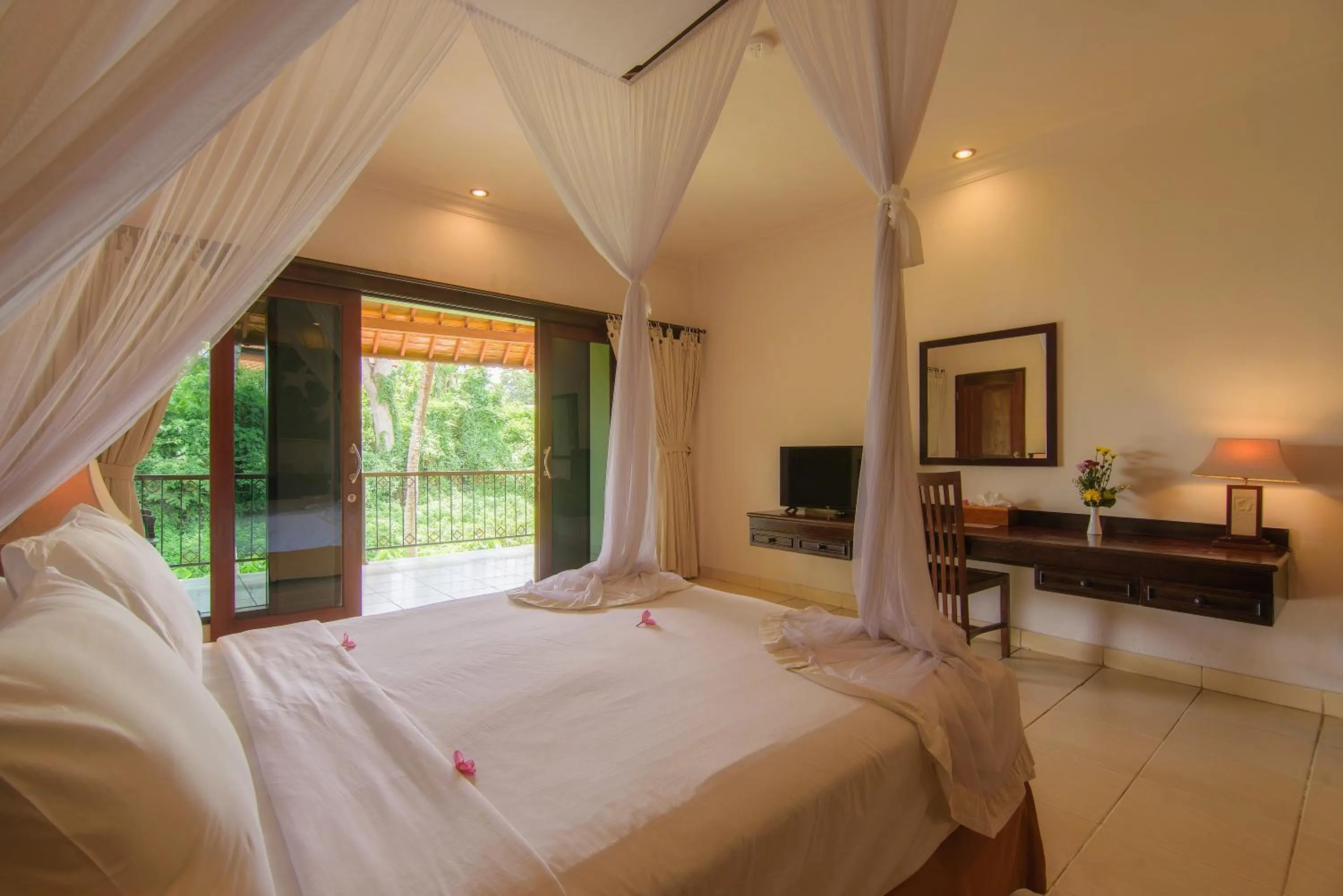 Bedroom, Bed in Champlung Sari Hotel and Spa Ubud