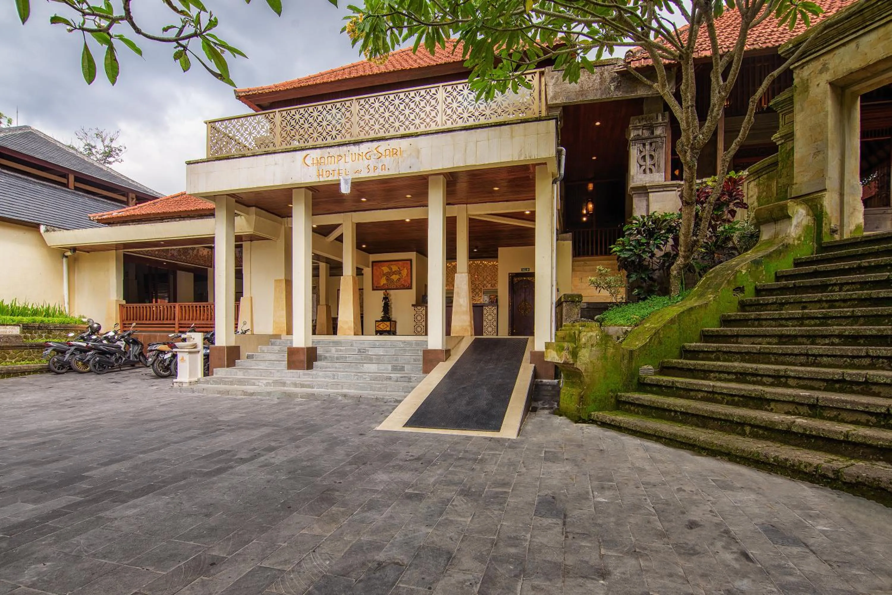 Parking in Champlung Sari Hotel and Spa Ubud