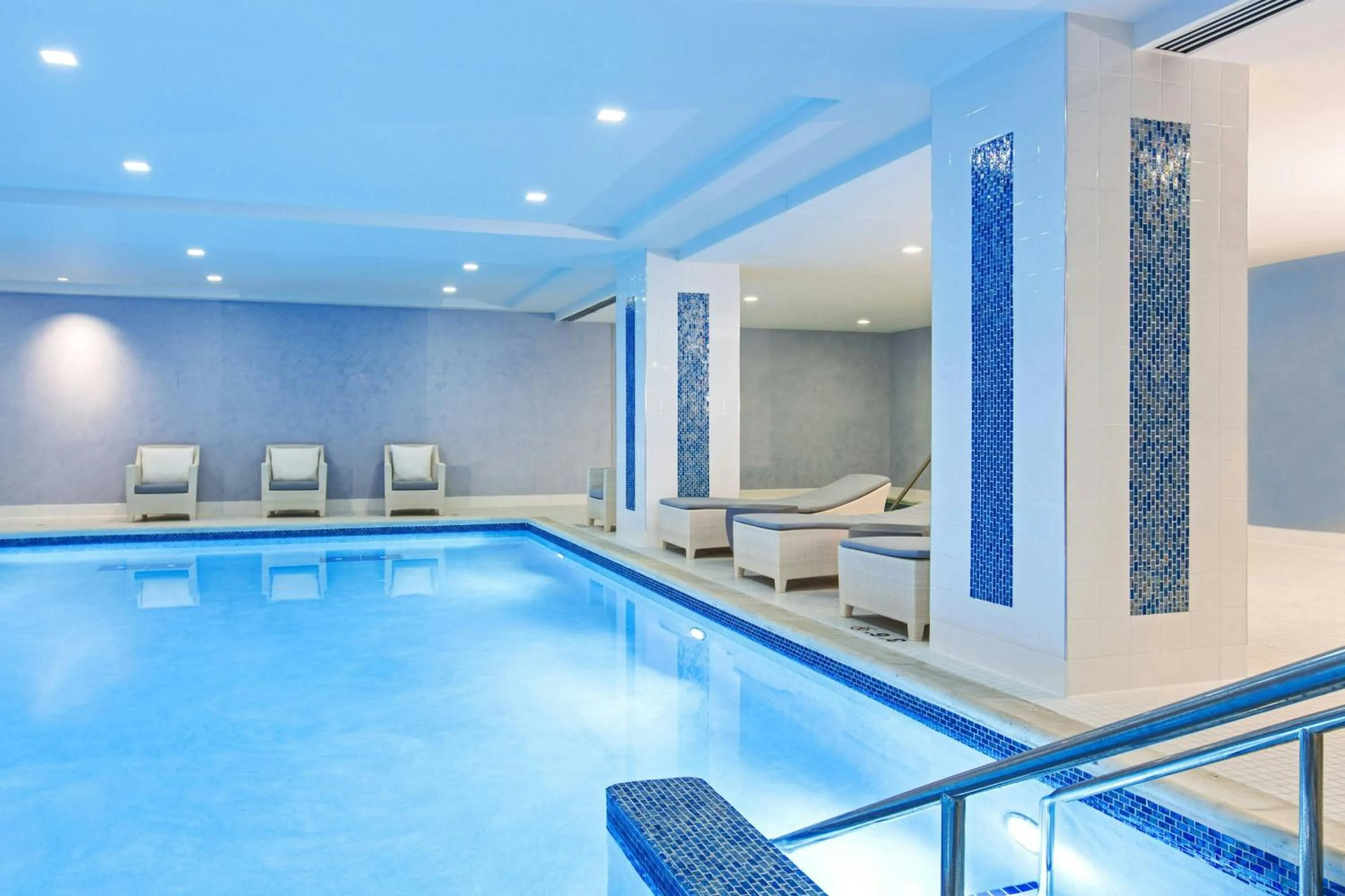 Swimming pool in JW Marriott Chicago