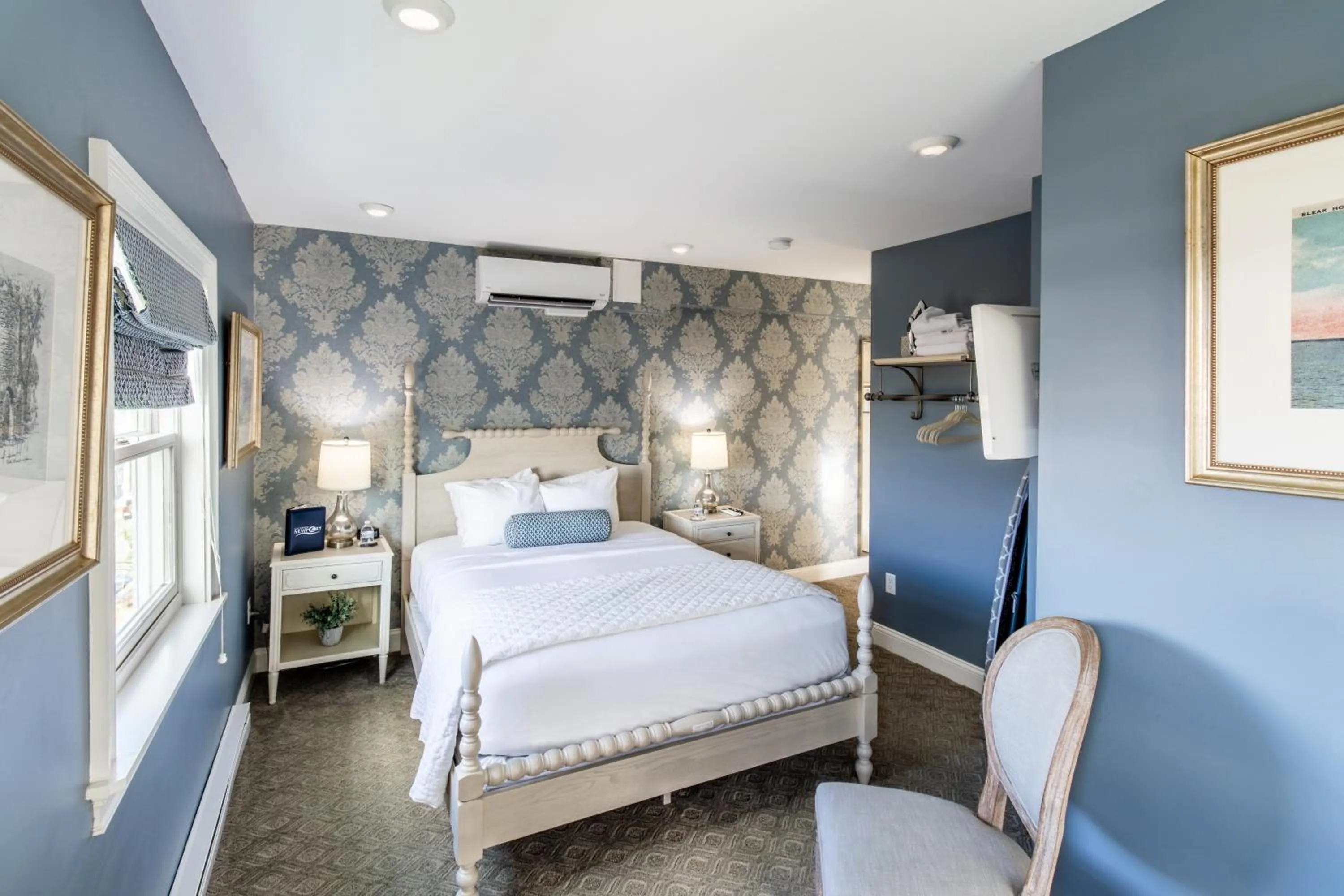 Bed in Serenity Inn Newport