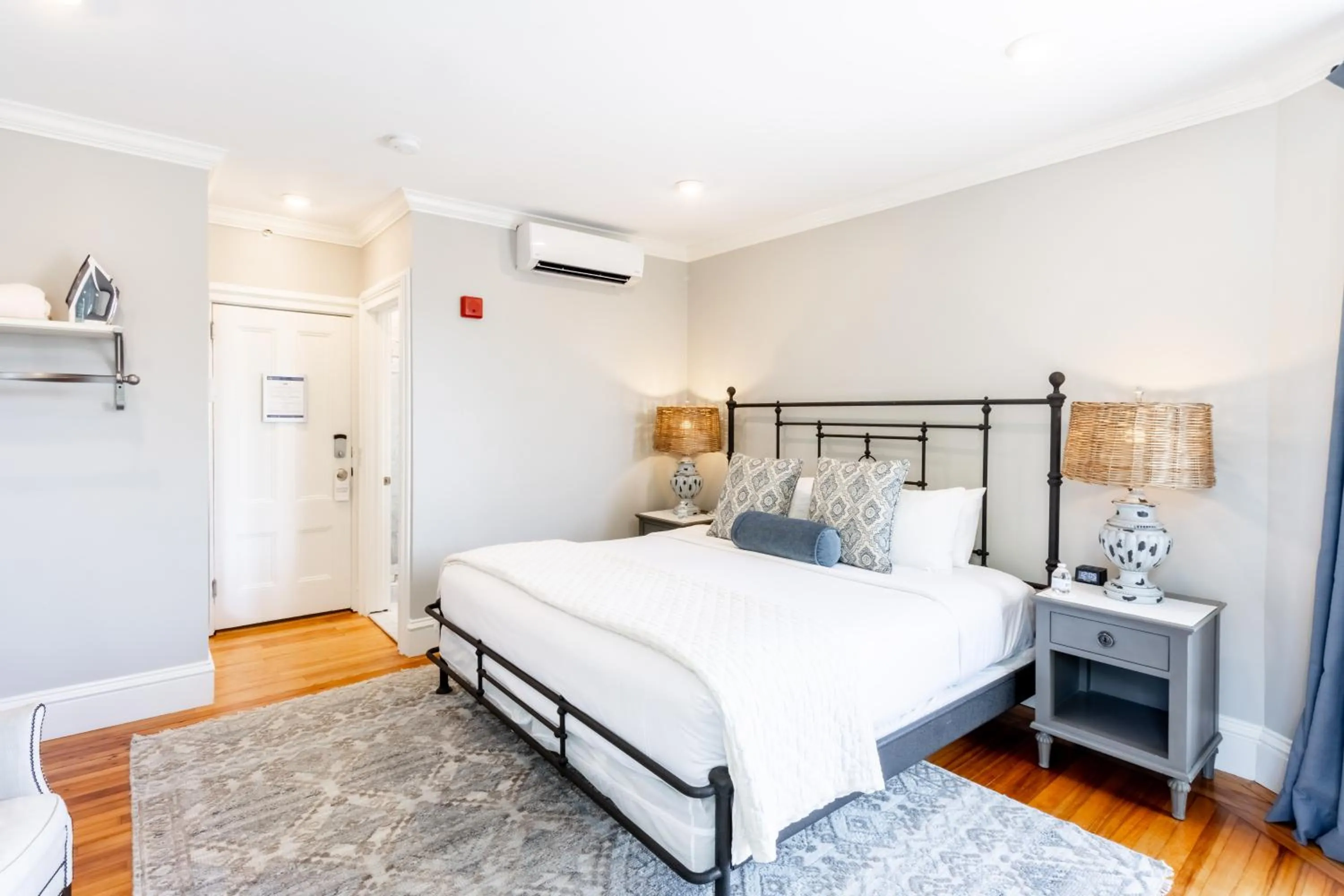 Bed in Serenity Inn Newport