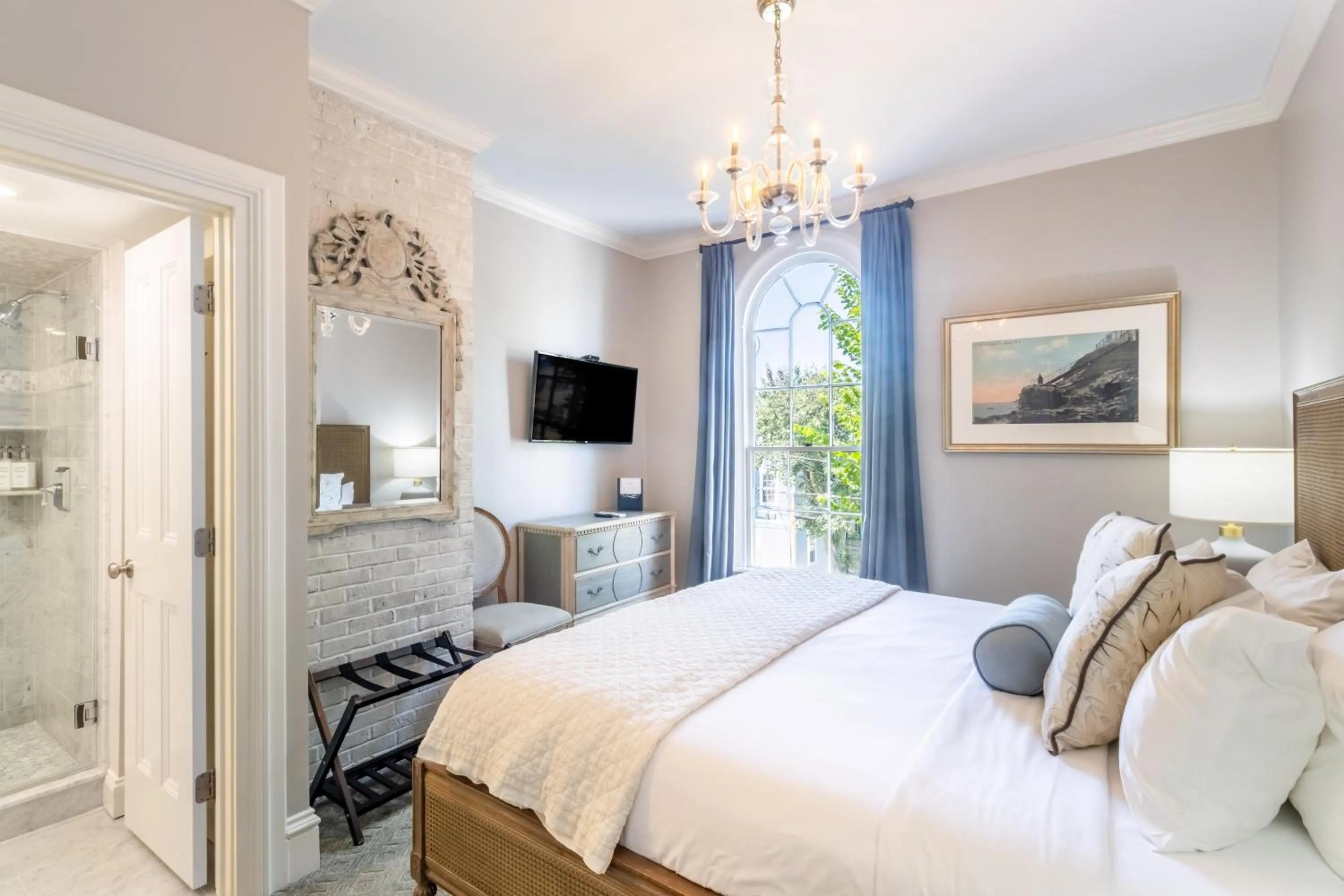 Bed in Serenity Inn Newport