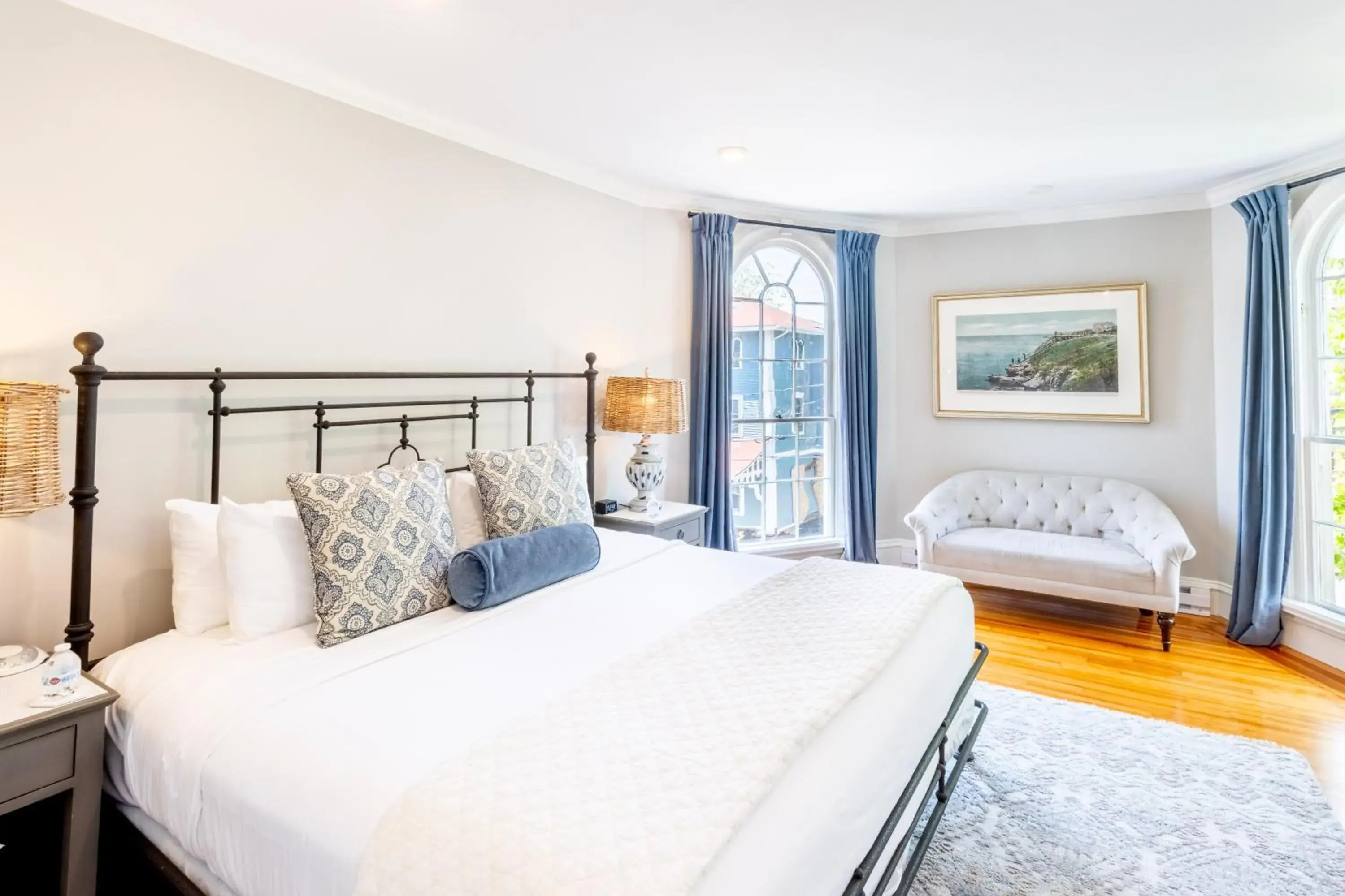 Room 5 – Queen Room in Serenity Inn Newport Room 5 – Queen Room in Serenity Inn Newport