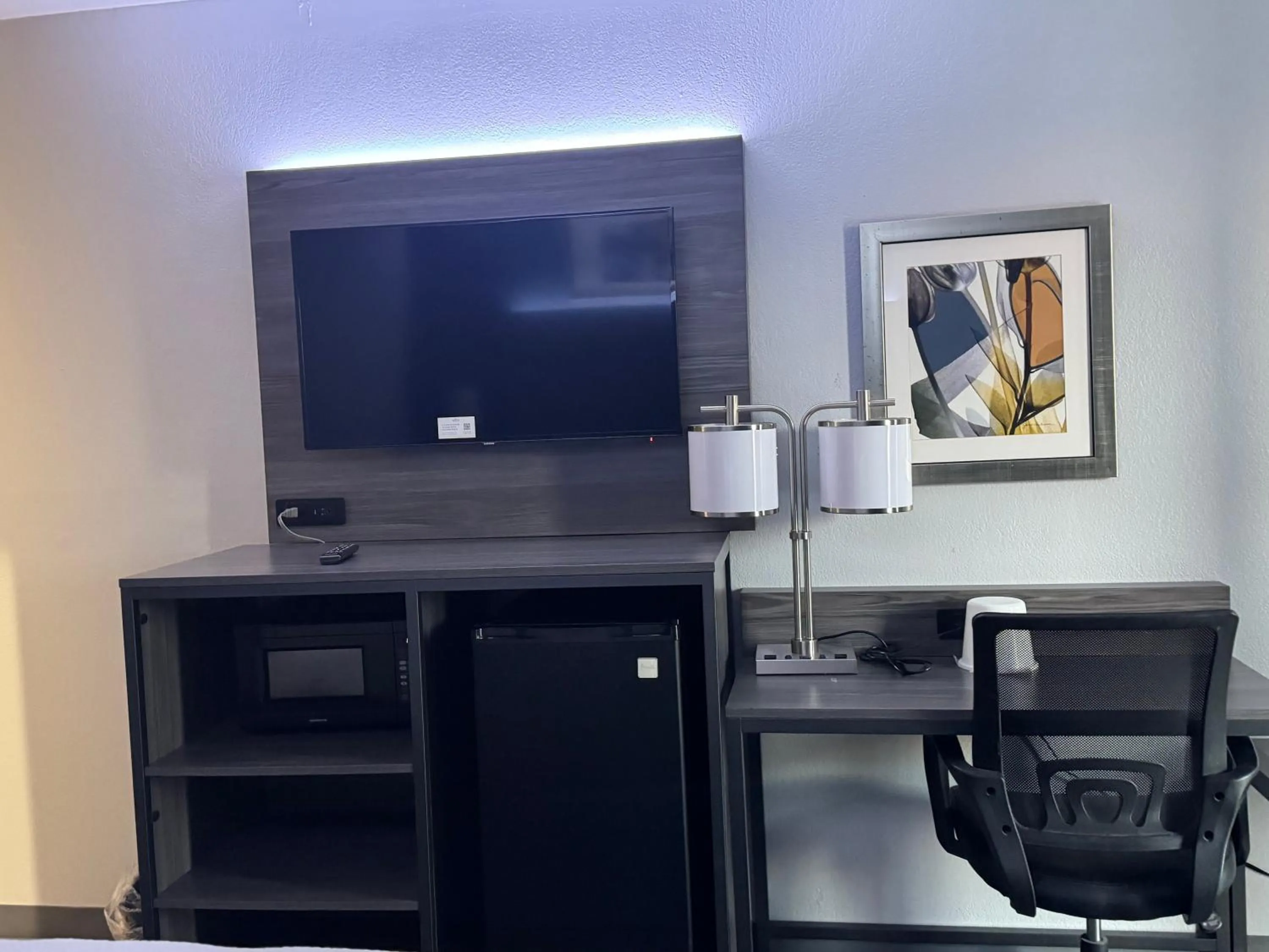 TV and multimedia in Baymont by Wyndham Dayton North