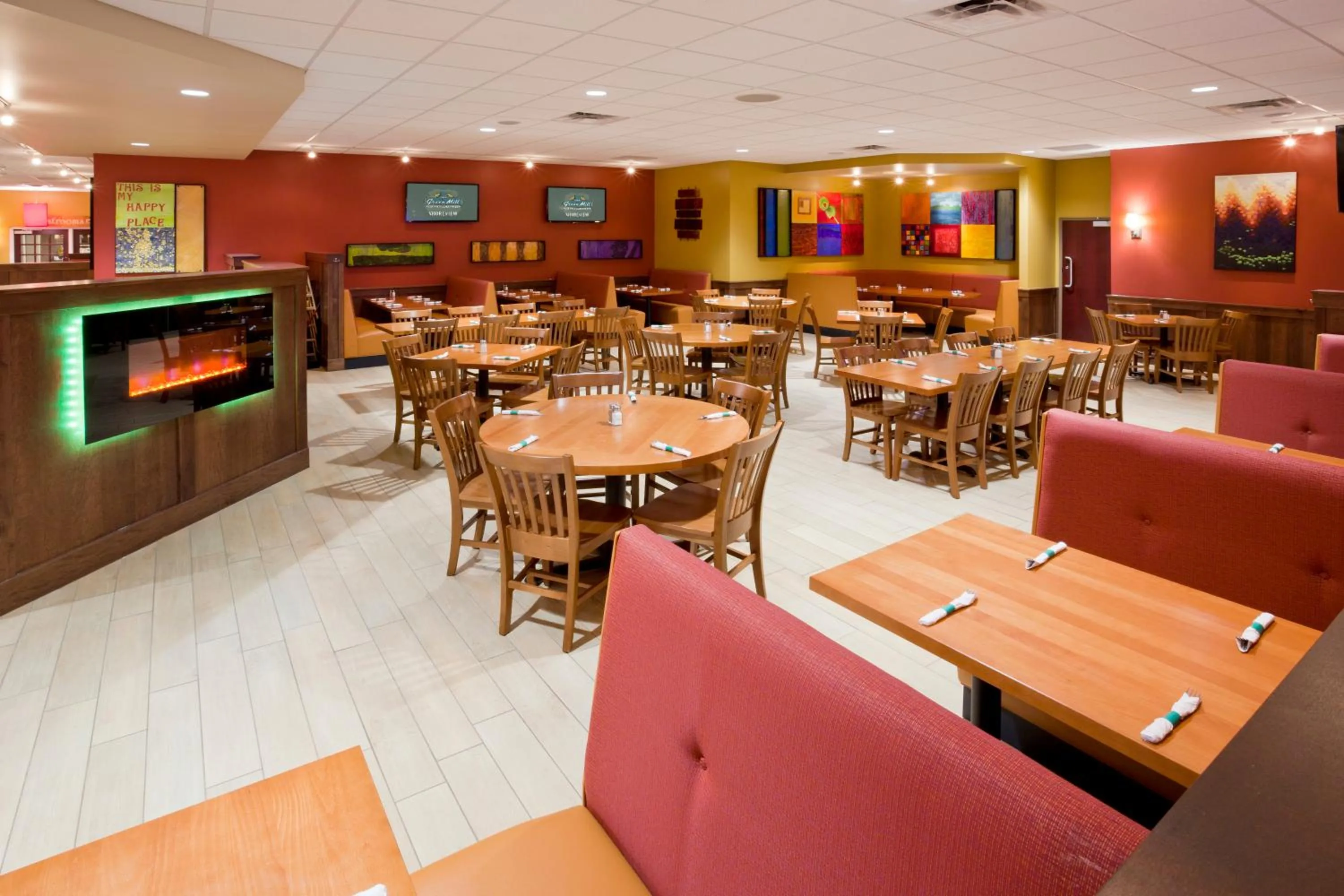 Restaurant/places to eat in Best Western Plus St. Paul North/Shoreview