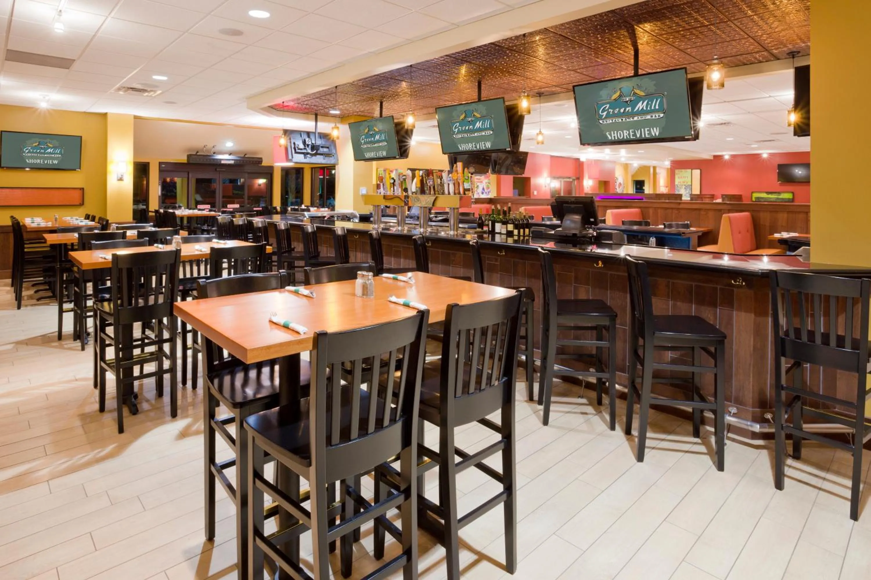 Restaurant/places to eat in Best Western Plus St. Paul North/Shoreview
