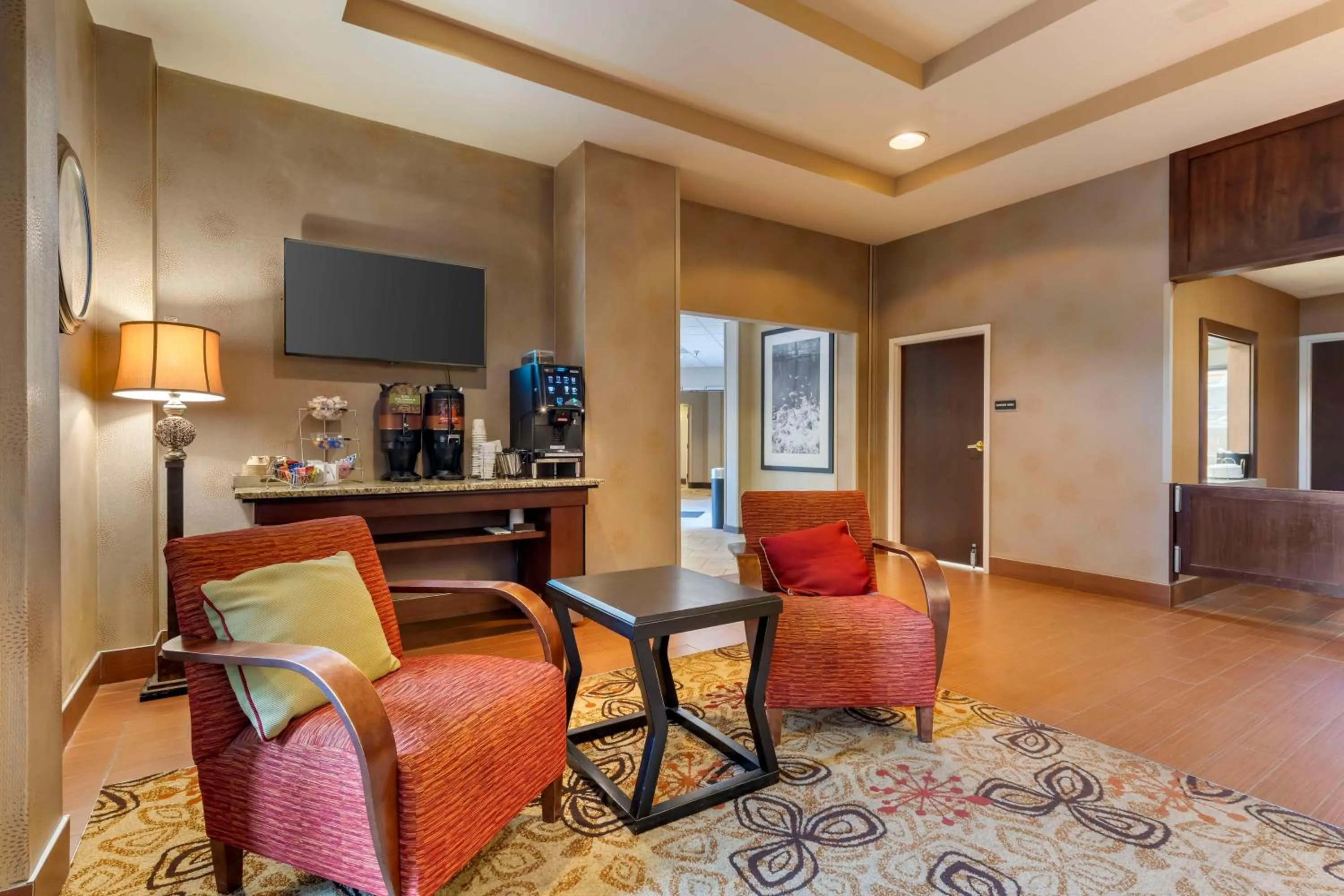 Lobby or reception in Best Western Plus St. Paul North/Shoreview