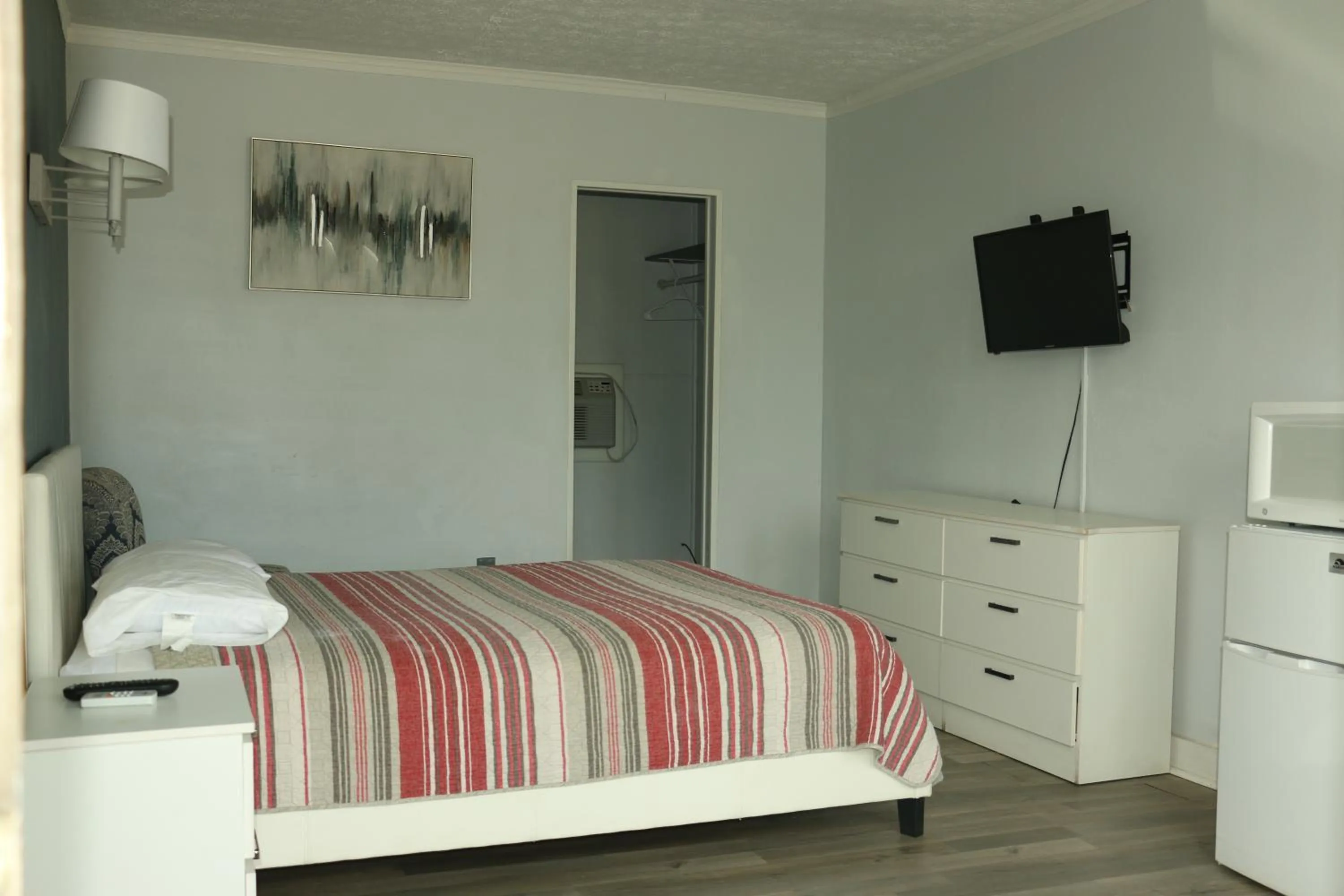 Bed in Travel Inn Fort Pierce