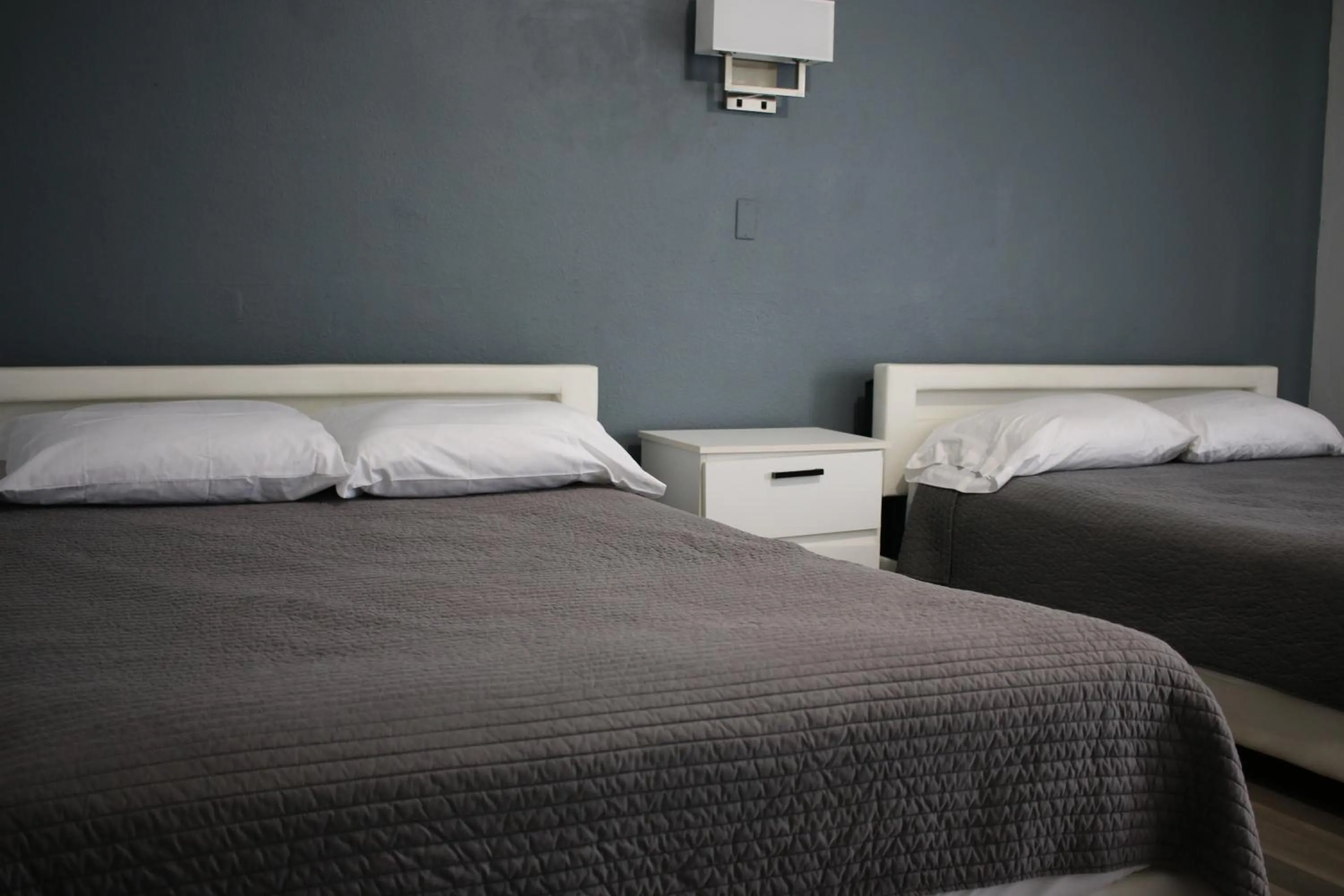 Bed in Travel Inn Fort Pierce