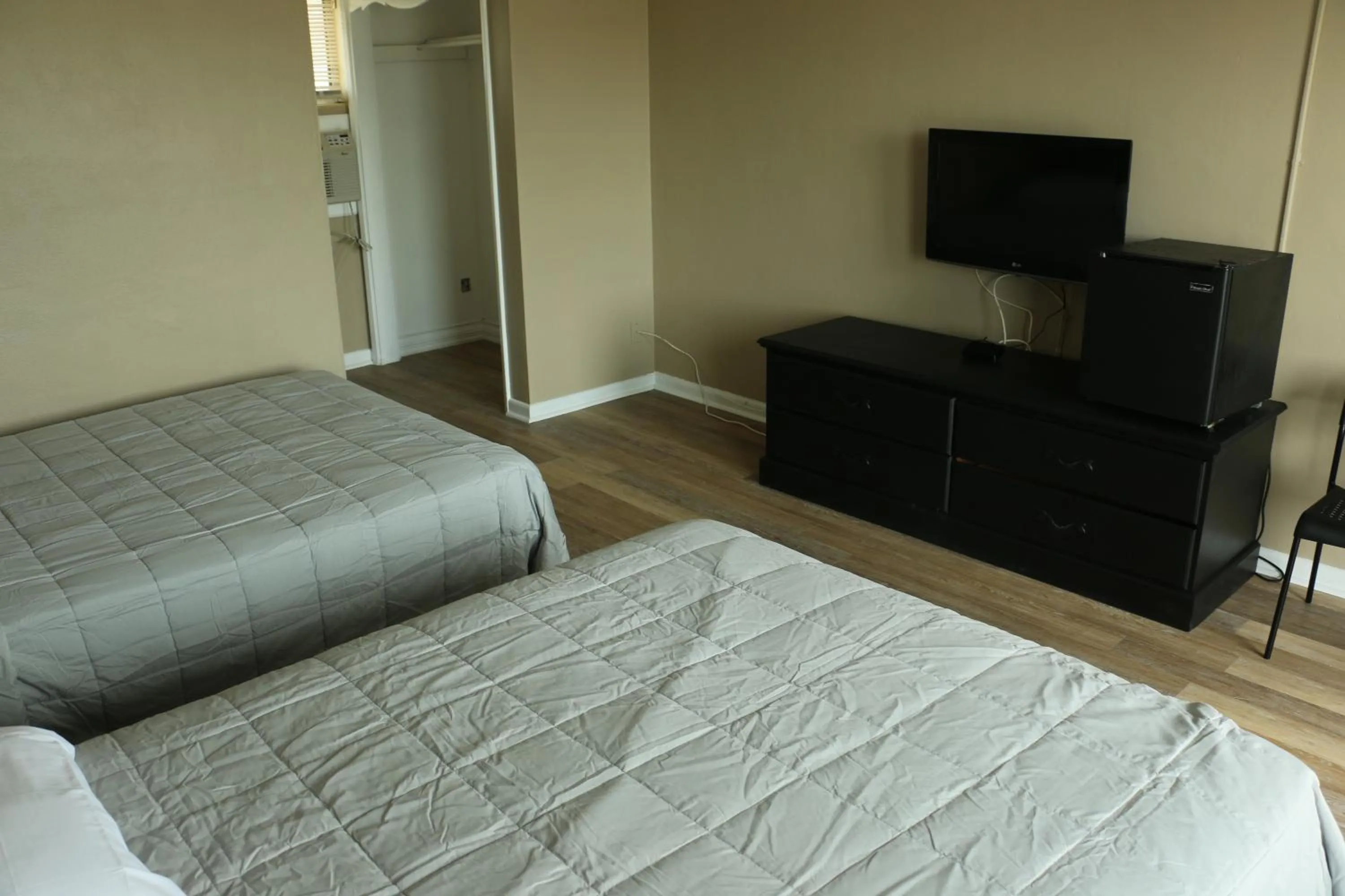 Bed in Travel Inn Fort Pierce