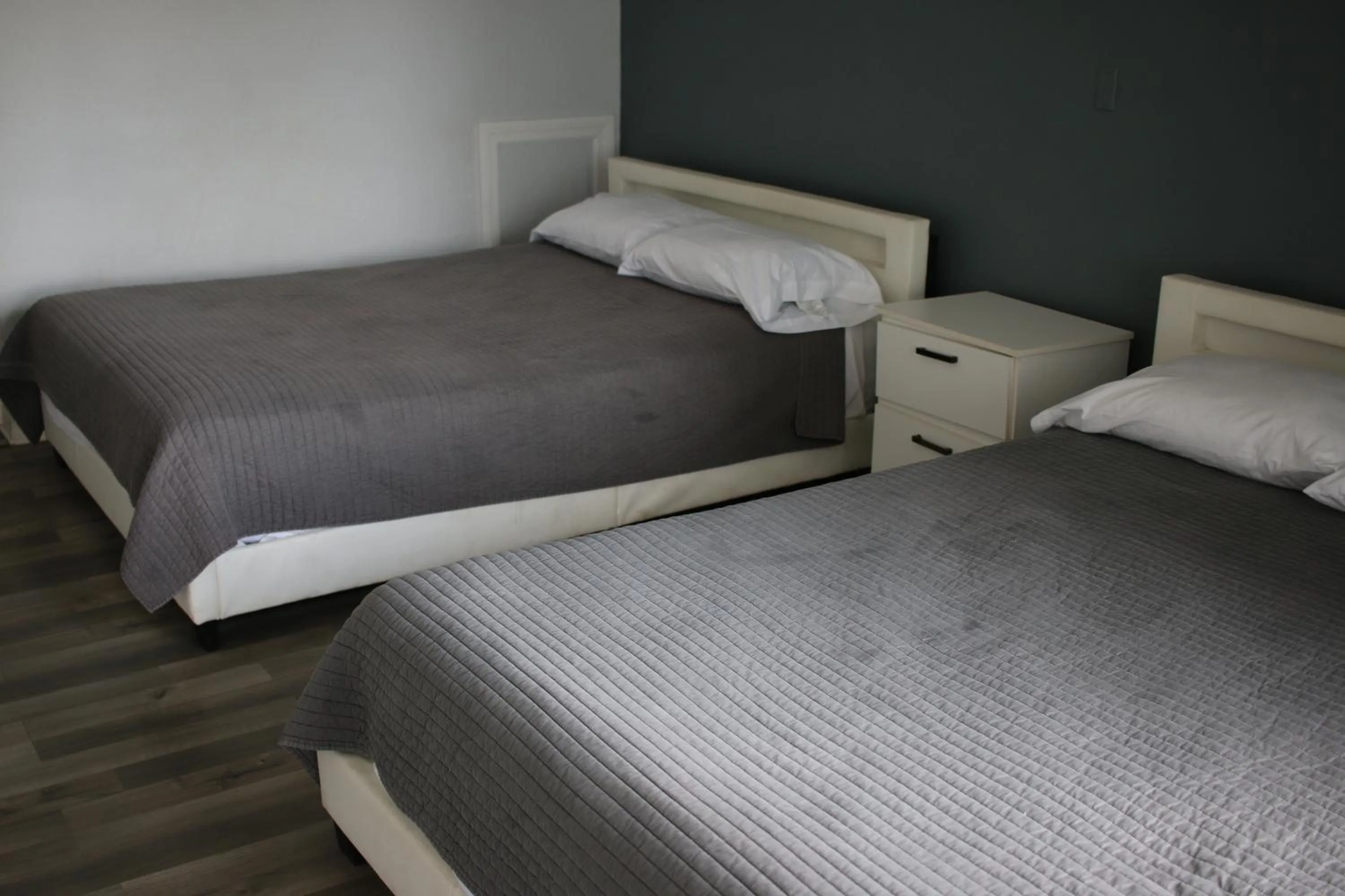 Bed in Travel Inn Fort Pierce