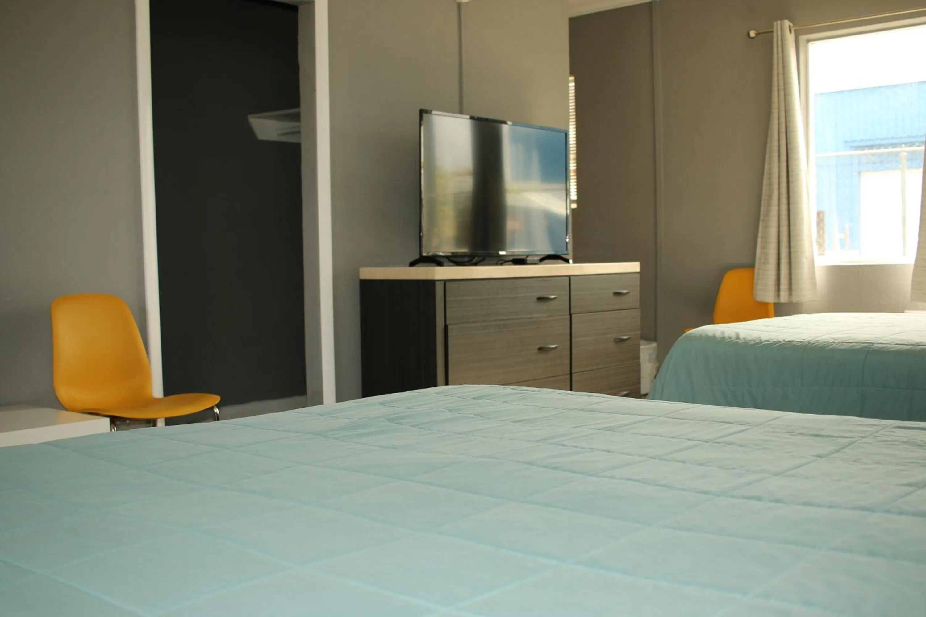 Bed in Travel Inn Fort Pierce