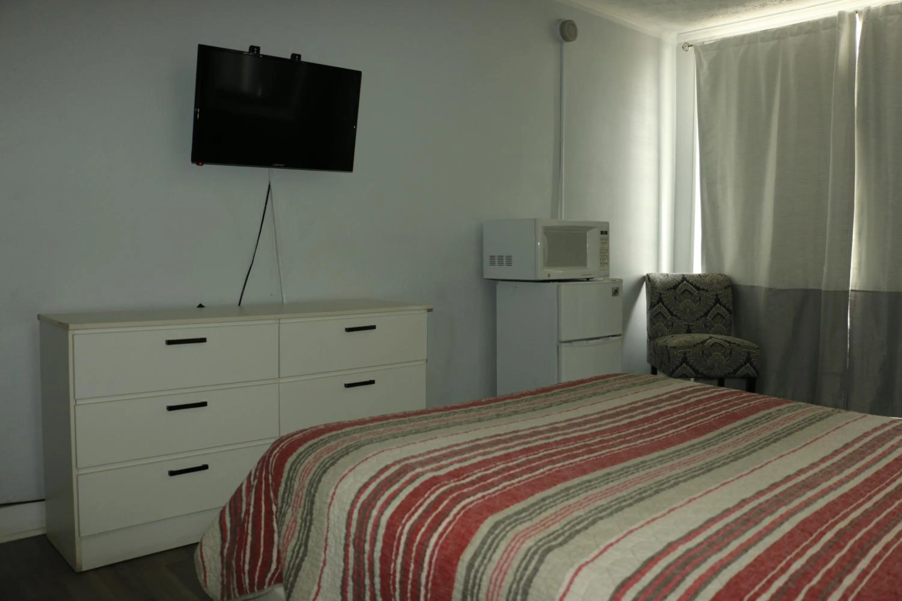 Bed in Travel Inn Fort Pierce