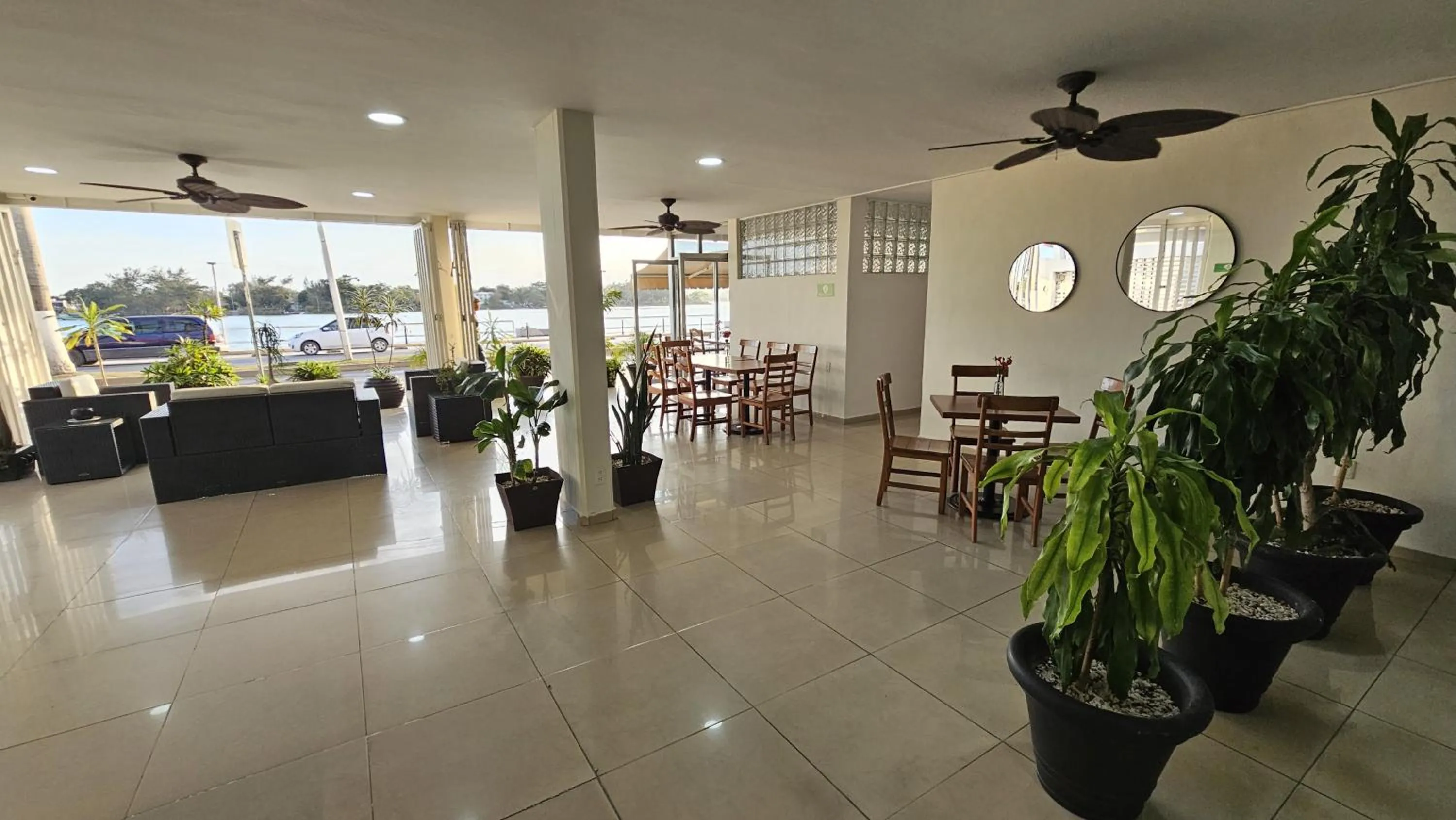 Lobby or reception in Best Western Riviera Tuxpan