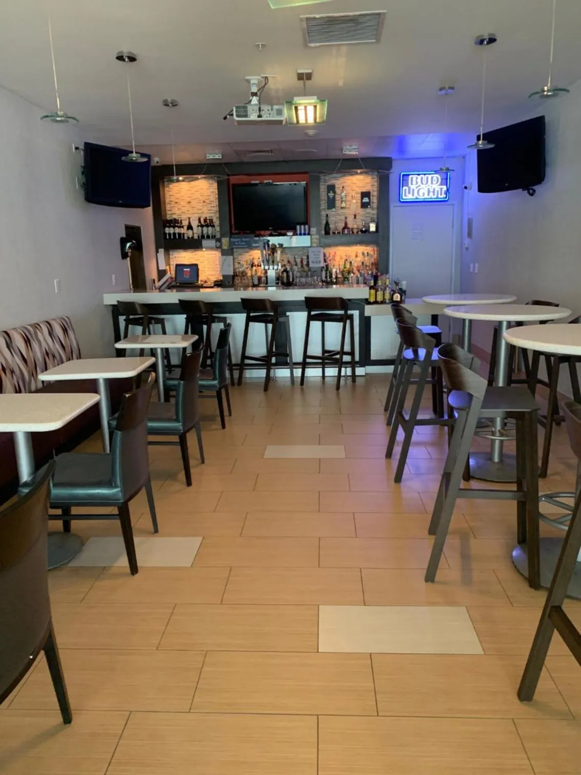 Lounge or bar in SpringHill Suites by Marriott Houston Baytown