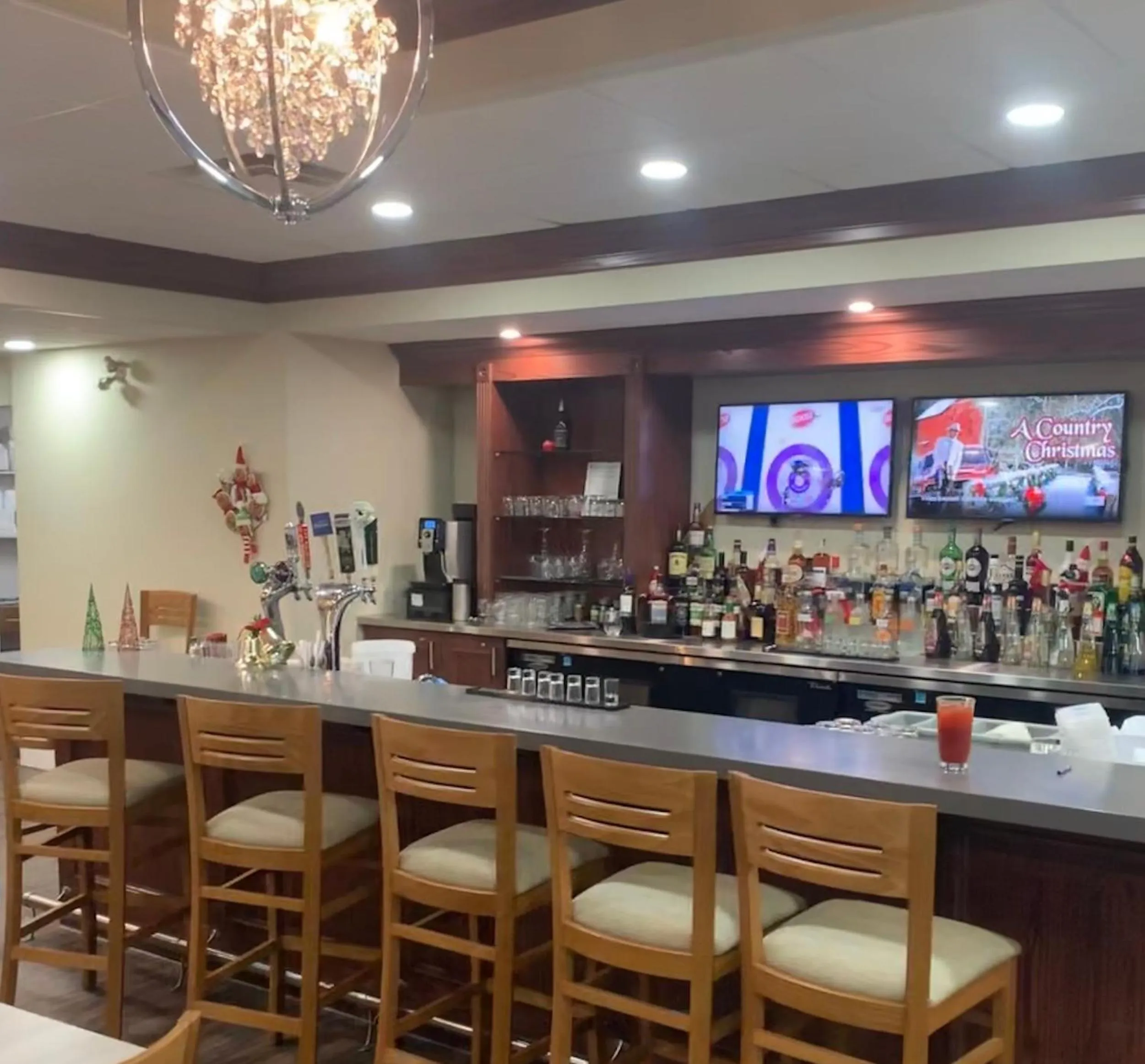 Lounge or bar in Travelodge Hotel by Wyndham Sudbury