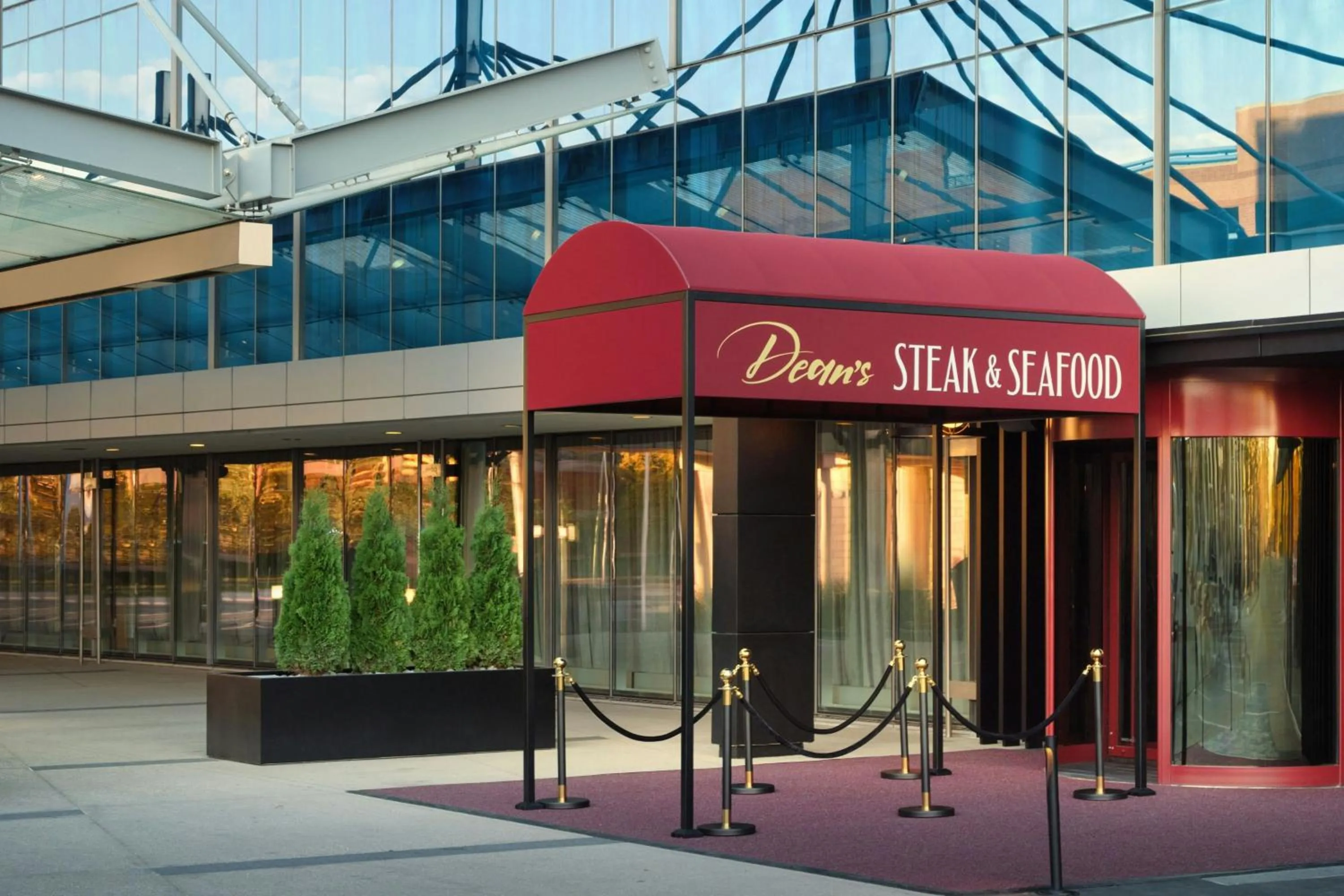 Restaurant/places to eat in JW Marriott Indianapolis