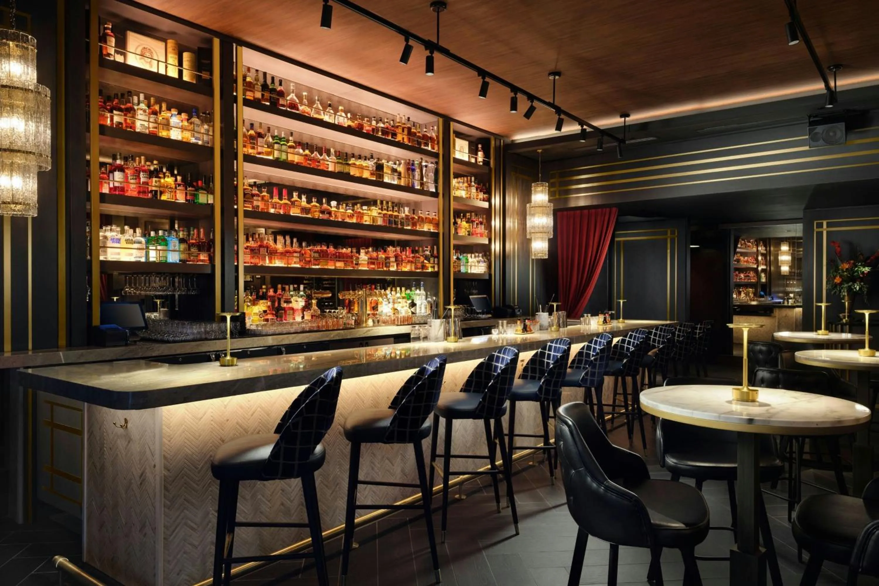 Restaurant/places to eat in JW Marriott Indianapolis