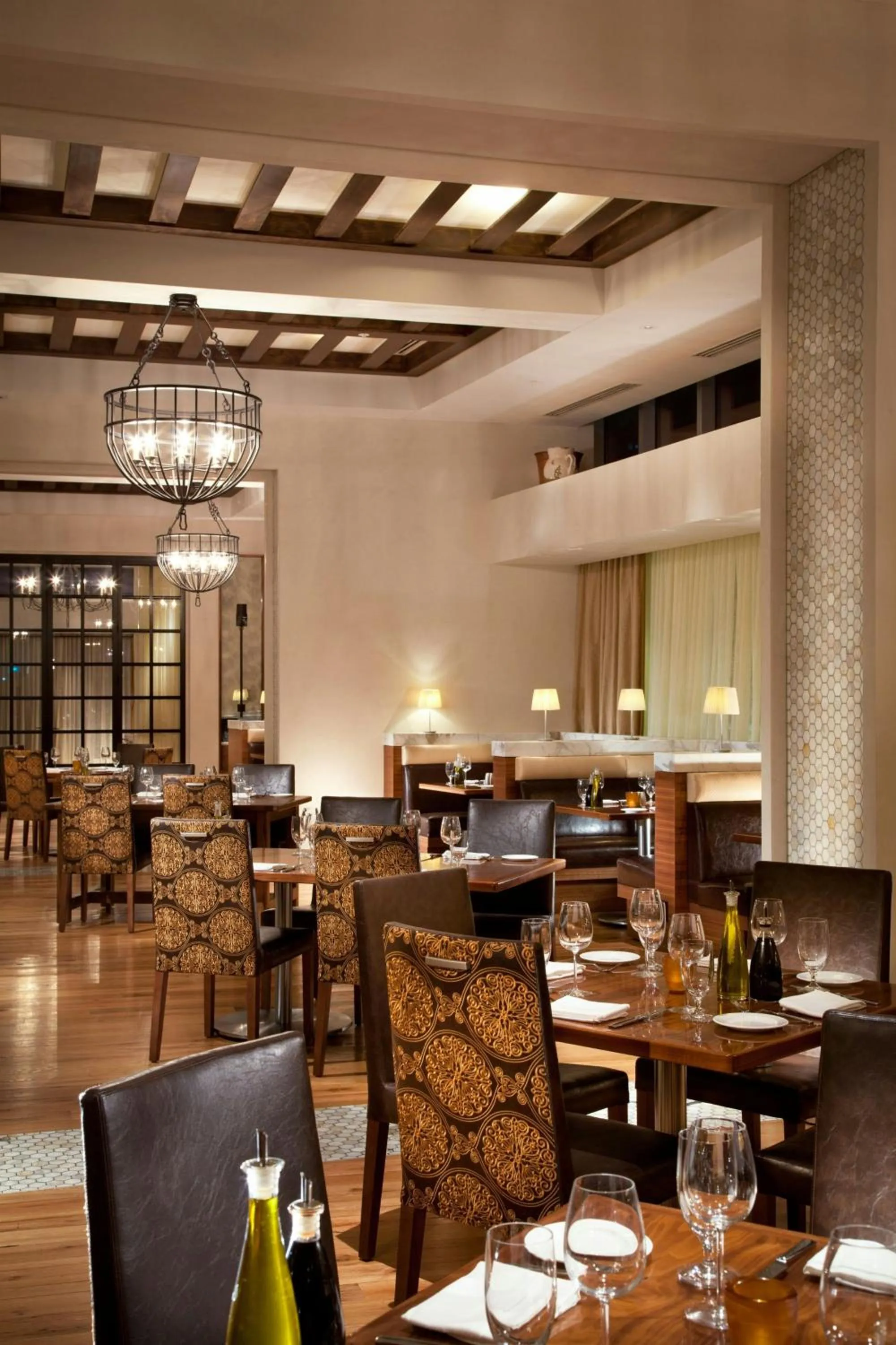 Restaurant/places to eat in JW Marriott Indianapolis